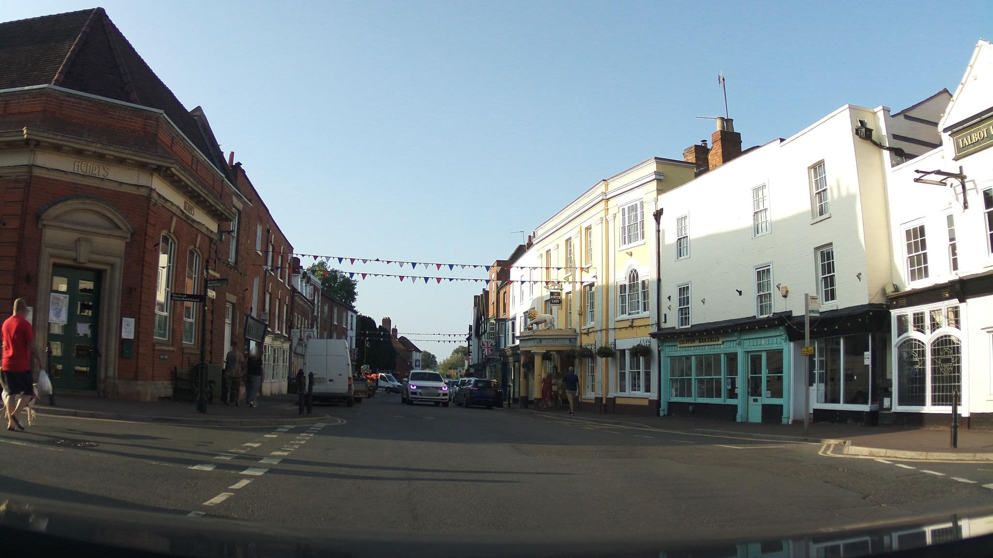 Street view near White Lion Hotel, Upton upon Severn — © southglos (CC BY-SA · Mapillary)
