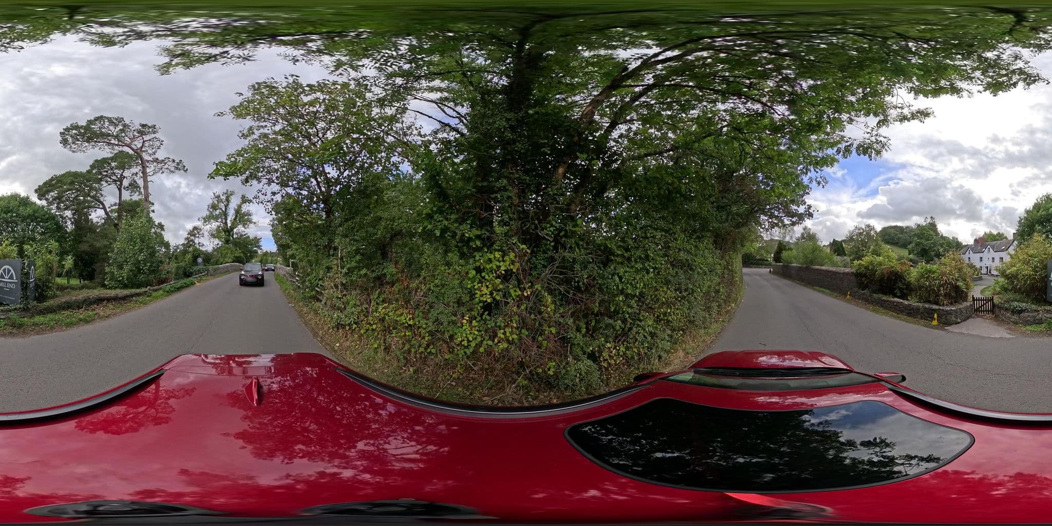 Street view near Mill End Hotel, Chagford — © southglos (CC BY-SA · Mapillary)