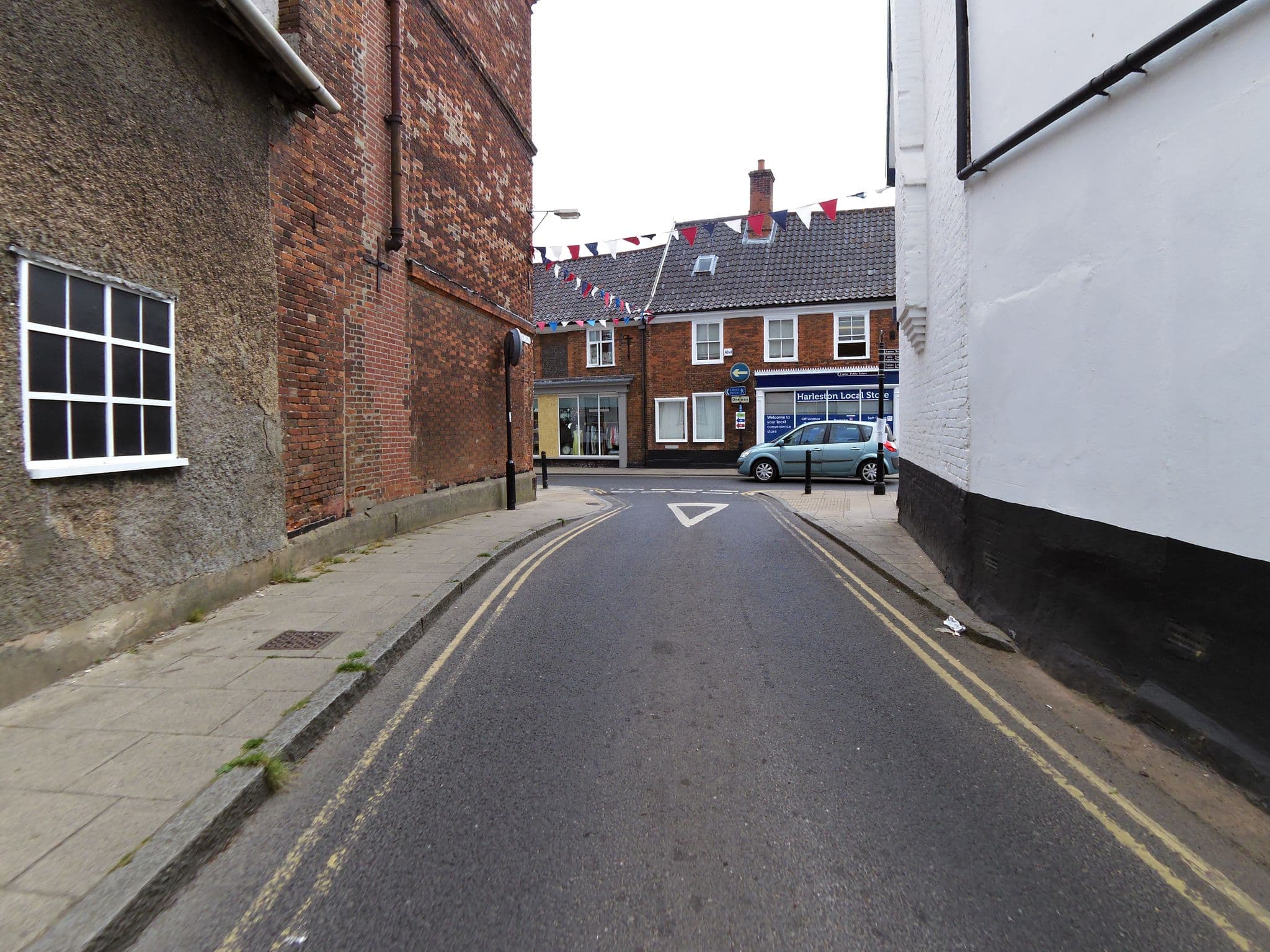 Street view near The Swan Hotel, Harleston — © smsm1 (CC BY-SA · Mapillary)