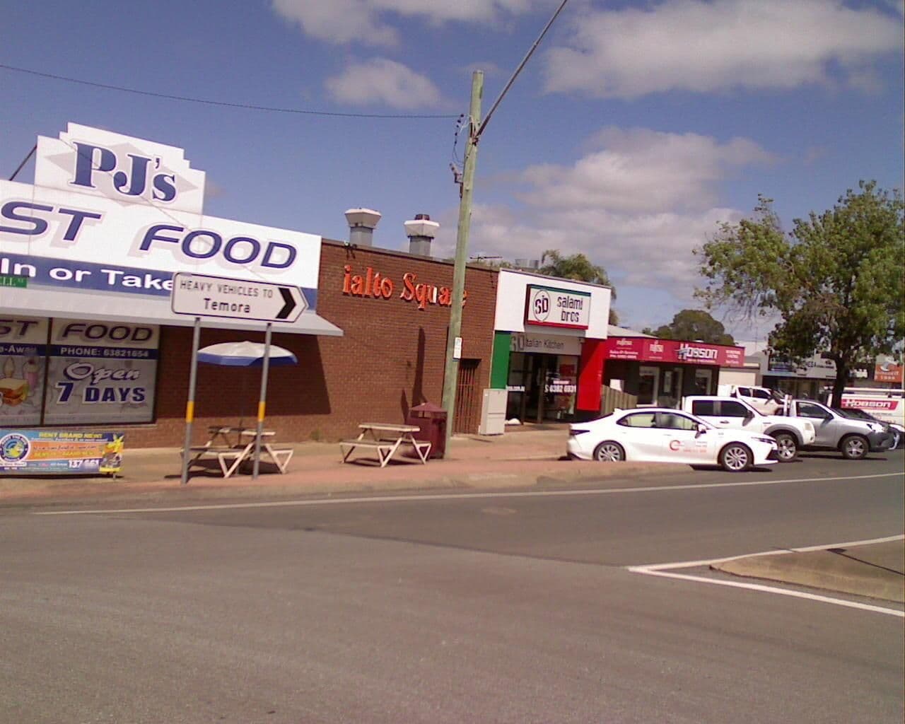 Street view near Town House Motor Inn, Young — © bob3bob3 (CC BY-SA · Mapillary)