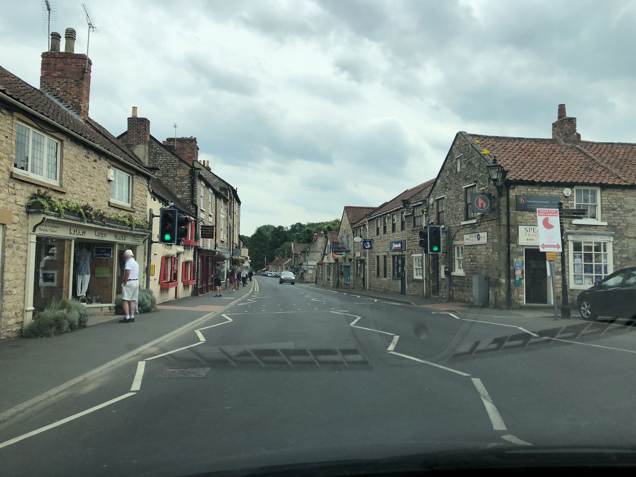 Street view near The Feathers, Helmsley — © locator (CC BY-SA · Mapillary)