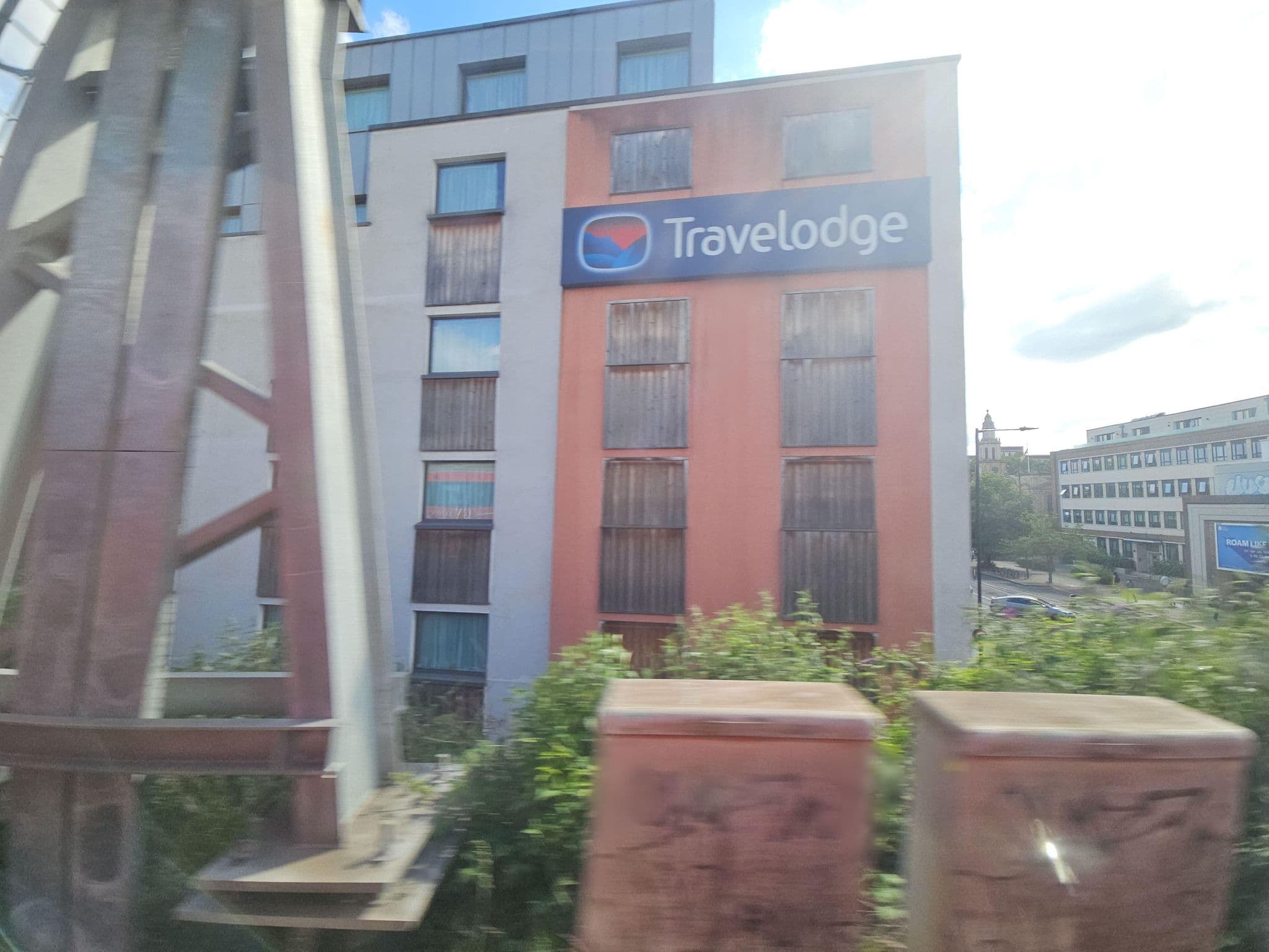 Street view near Travelodge, Balham — © pbb (CC BY-SA · Mapillary)