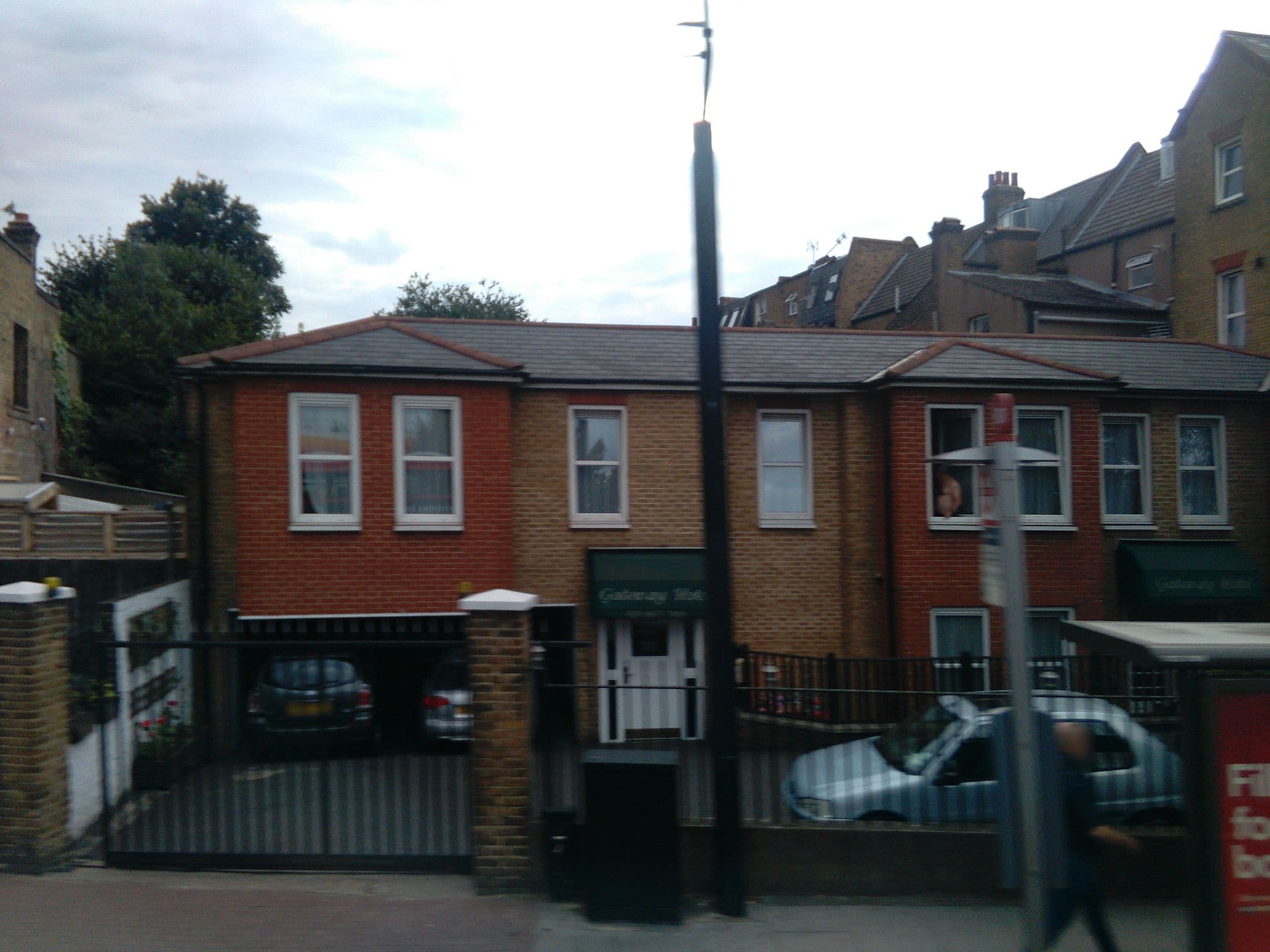Street view near Gateway Hotel, Balham — © ris (CC BY-SA · Mapillary)