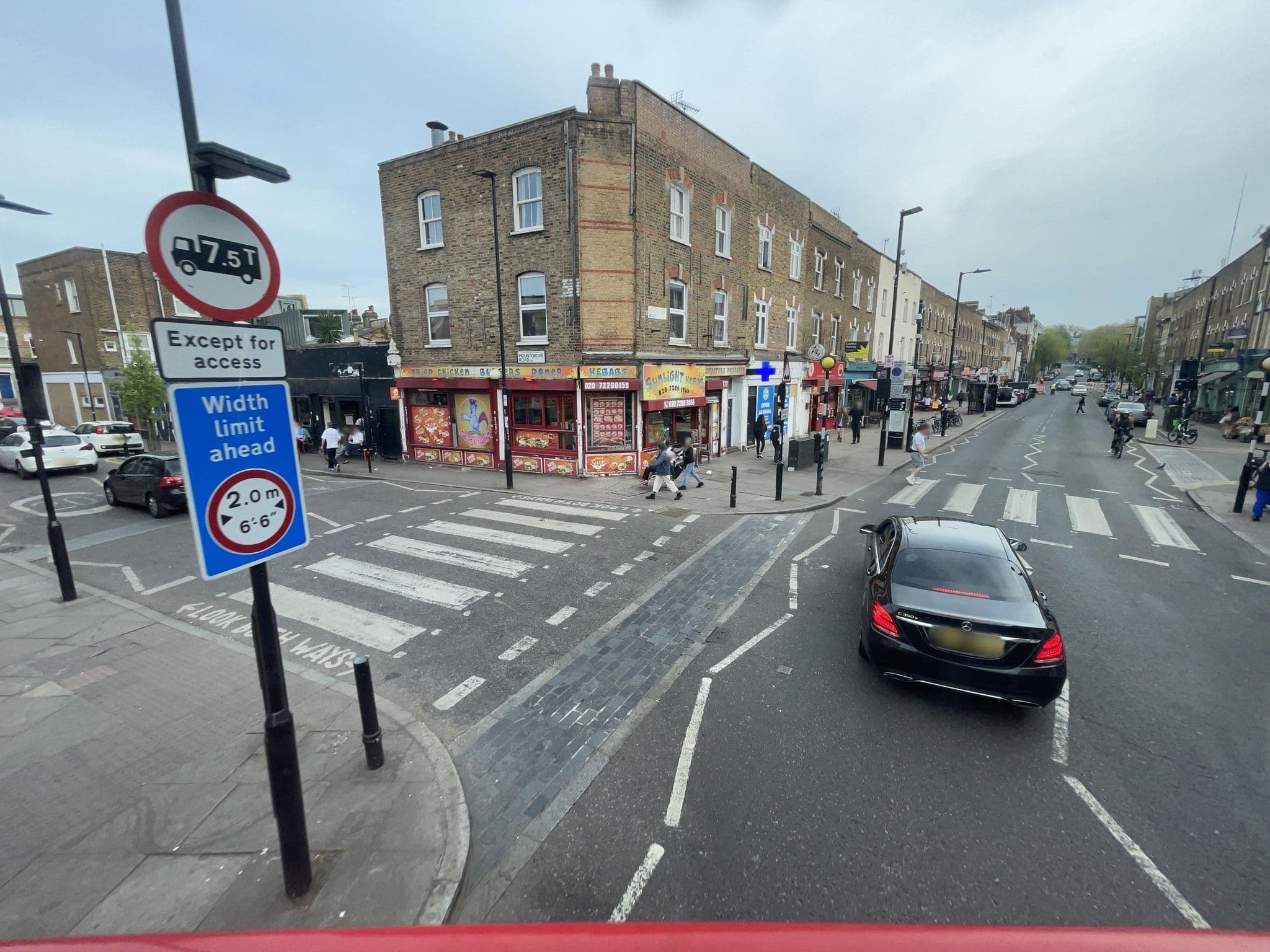 Street view near Arsenal Tavern Backpackers, Highbury — © gness (CC BY-SA · Mapillary)