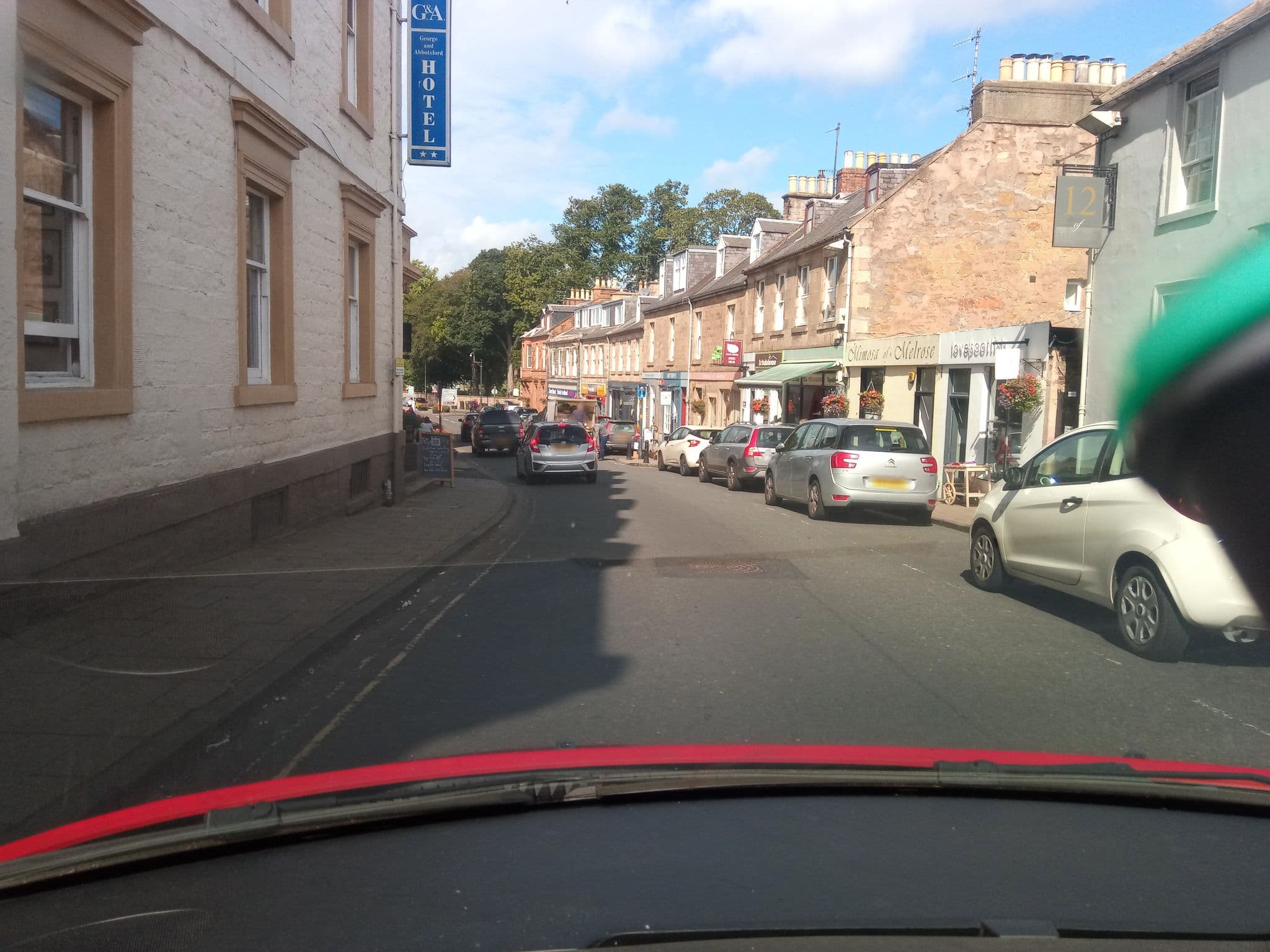 Street view near George and Abbotsford Hotel, Melrose — © victuallers (CC BY-SA · Mapillary)