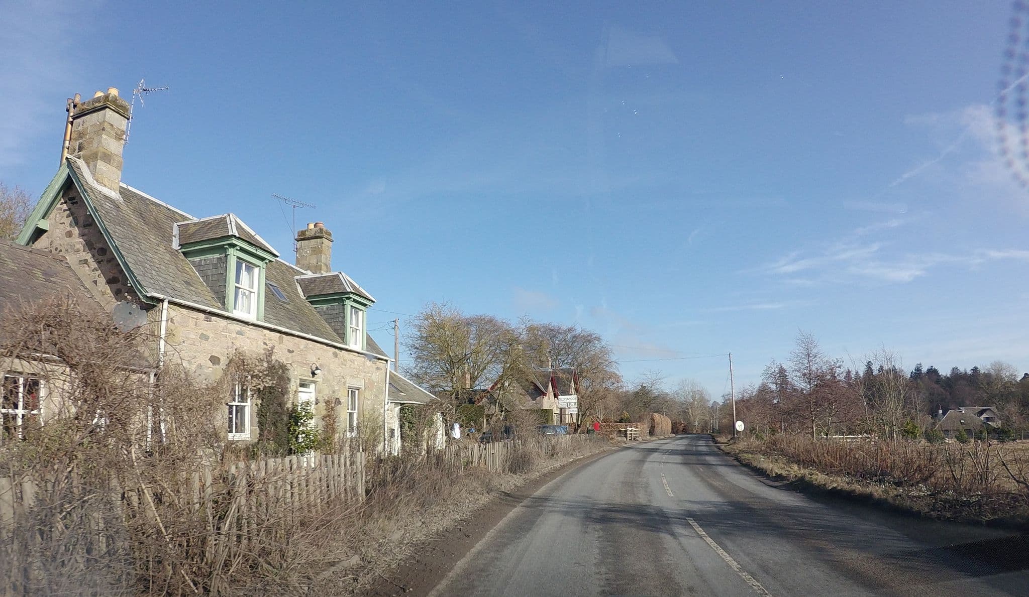 Street view near Old Smiddy, Bankfoot — © hobgoblin (CC BY-SA · Mapillary)