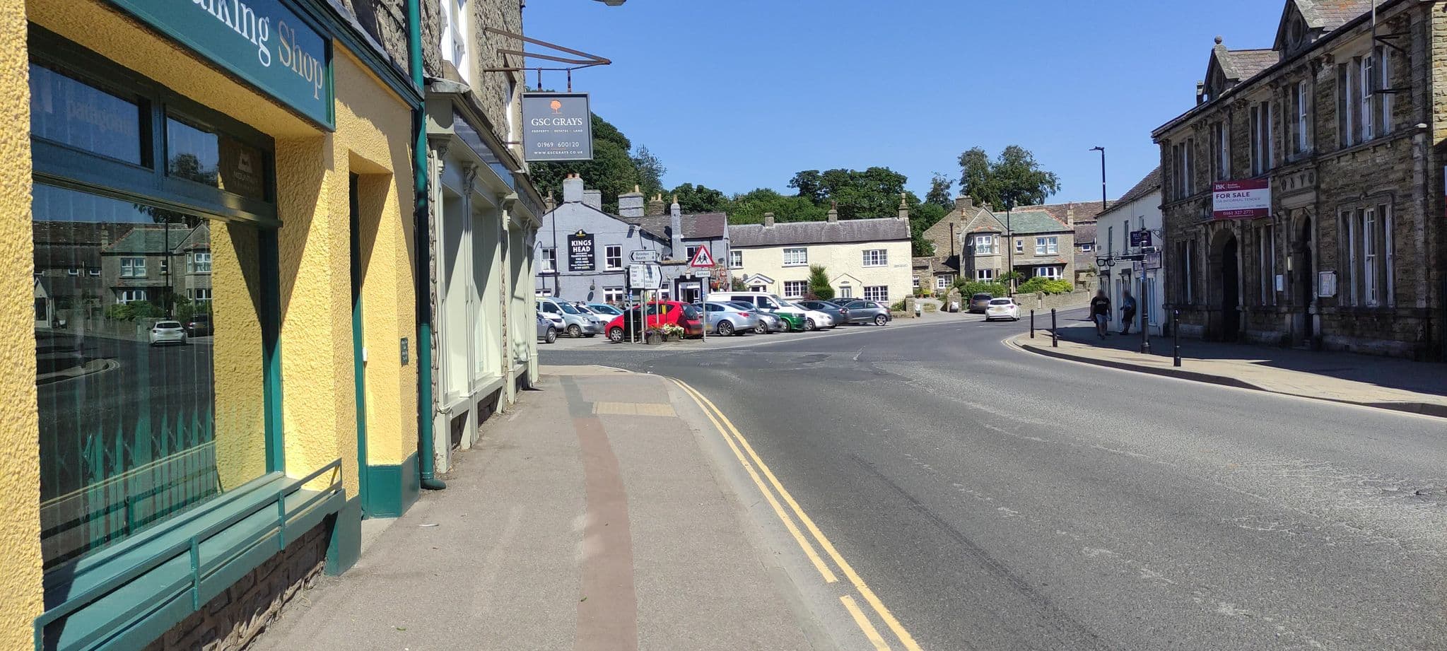Street view near Grove Square House, Leyburn — © jethro10 (CC BY-SA · Mapillary)