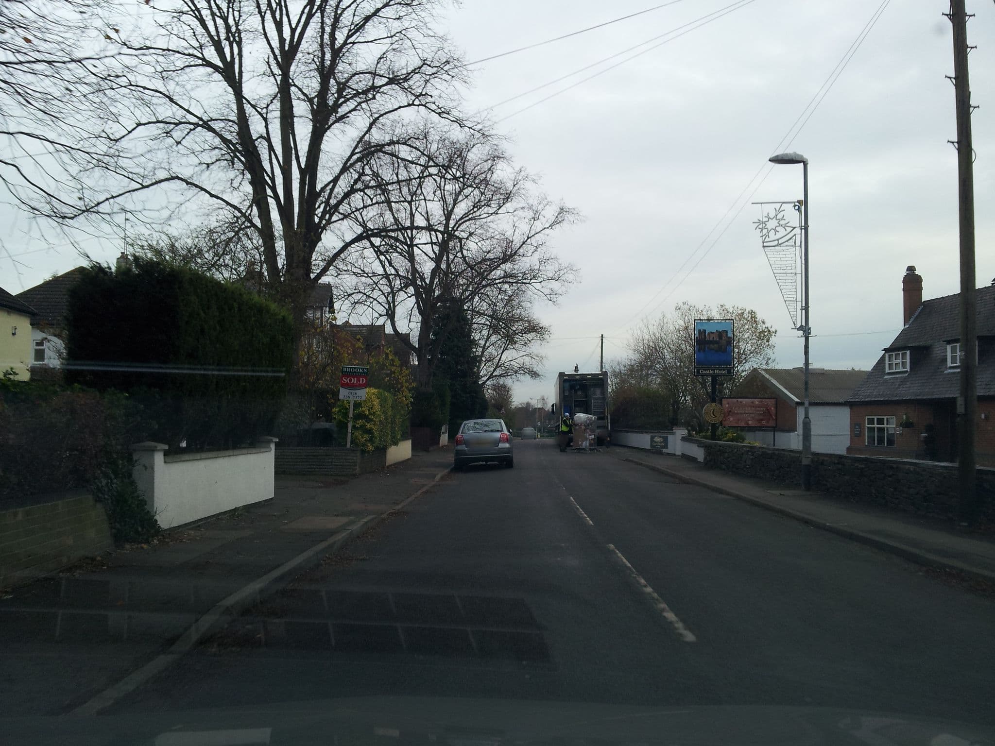 Street view near The Castle Hotel & Restaurant, Kirby Muxloe — © adam2 (CC BY-SA · Mapillary)