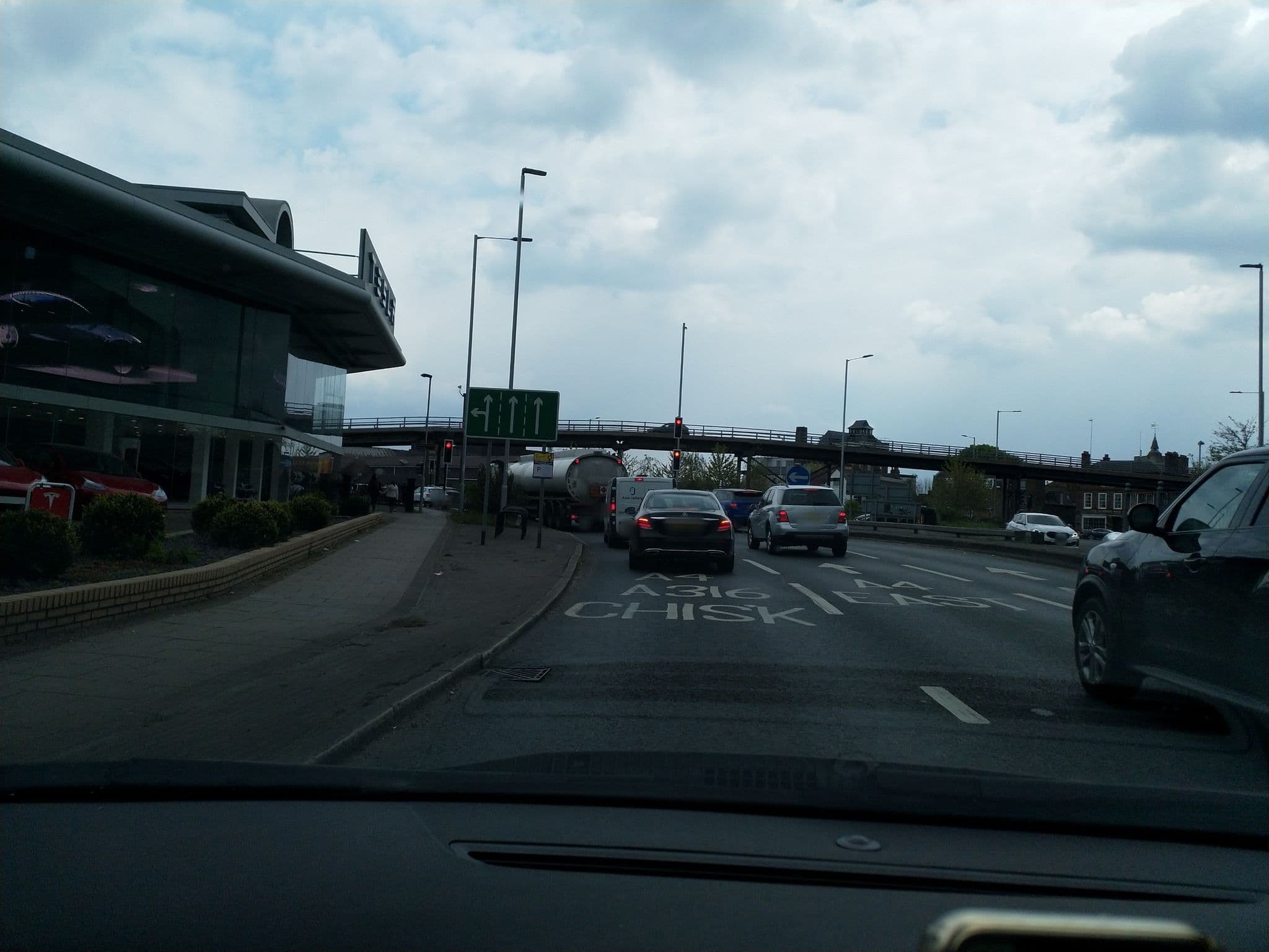 Street view near Premier Inn, Chiswick — © laye (CC BY-SA · Mapillary)