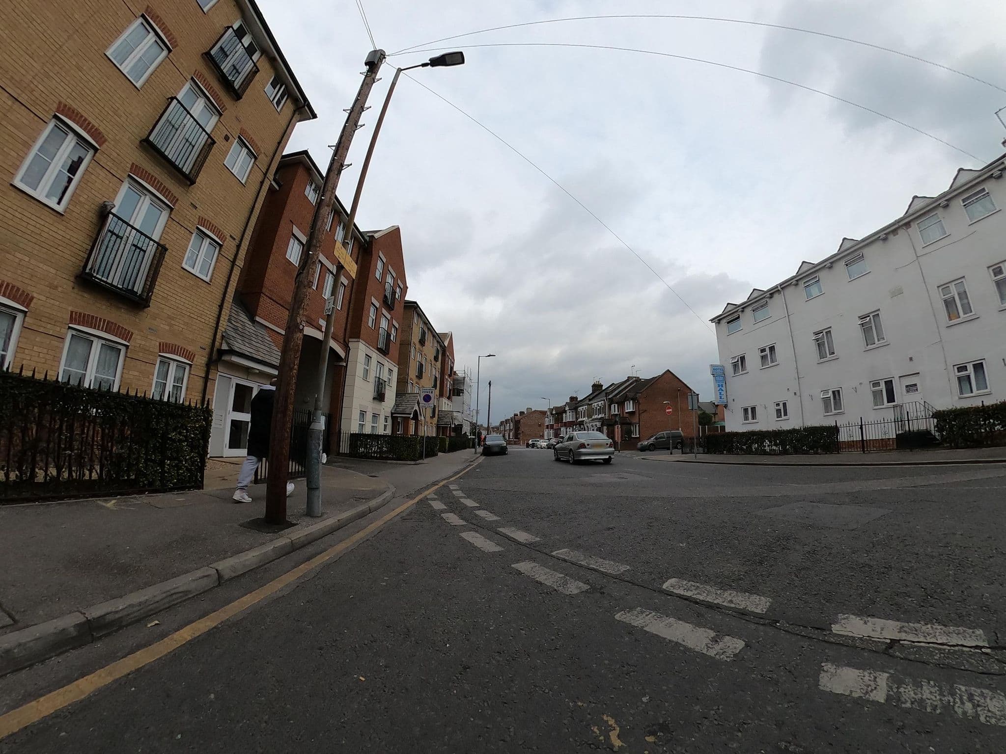 Street view near Barking Park Hotel, Barking — © dankarran (CC BY-SA · Mapillary)