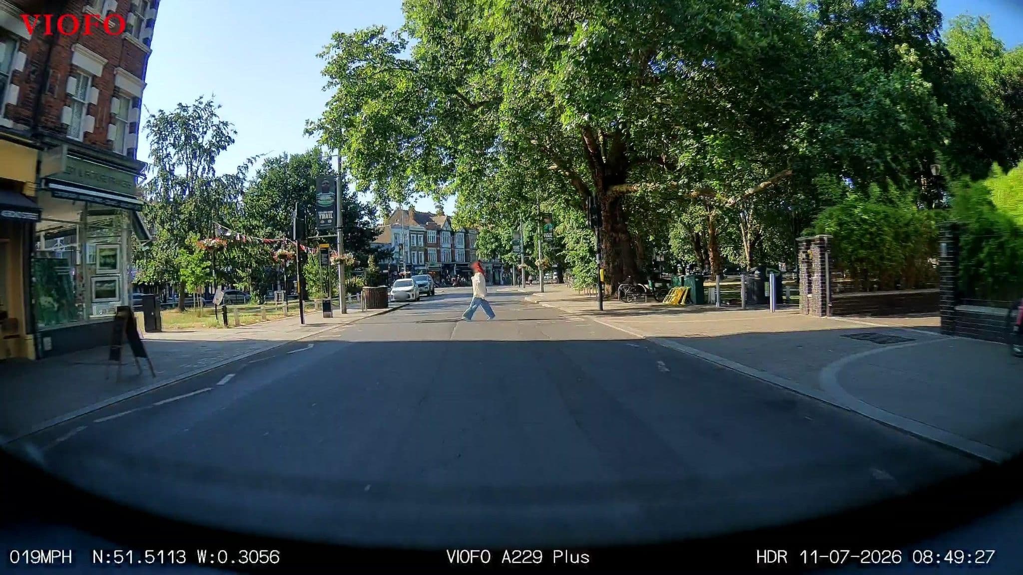Street view near Hotel Xanadu, Ealing Common — © RyanBush (CC BY-SA · Mapillary)