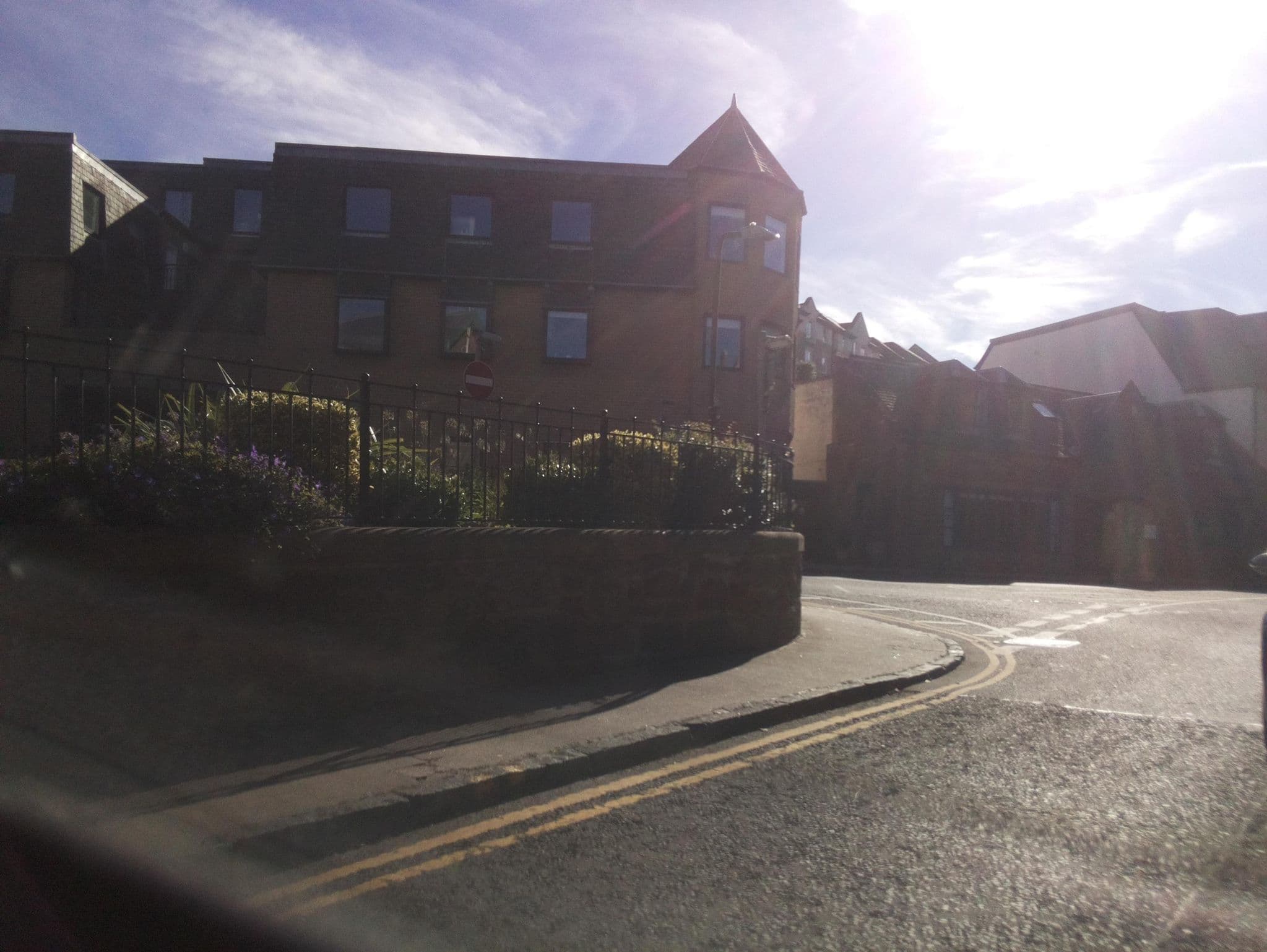 Street view near Folly Hotel, North Berwick — © southglos (CC BY-SA · Mapillary)