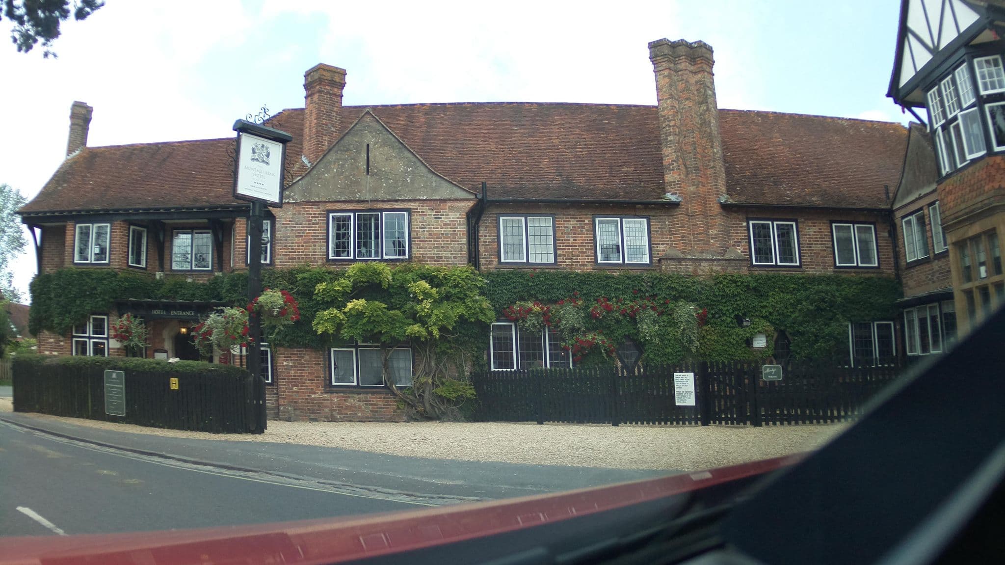 Street view near Montagu Arms Hotel, Hythe — © southglos (CC BY-SA · Mapillary)