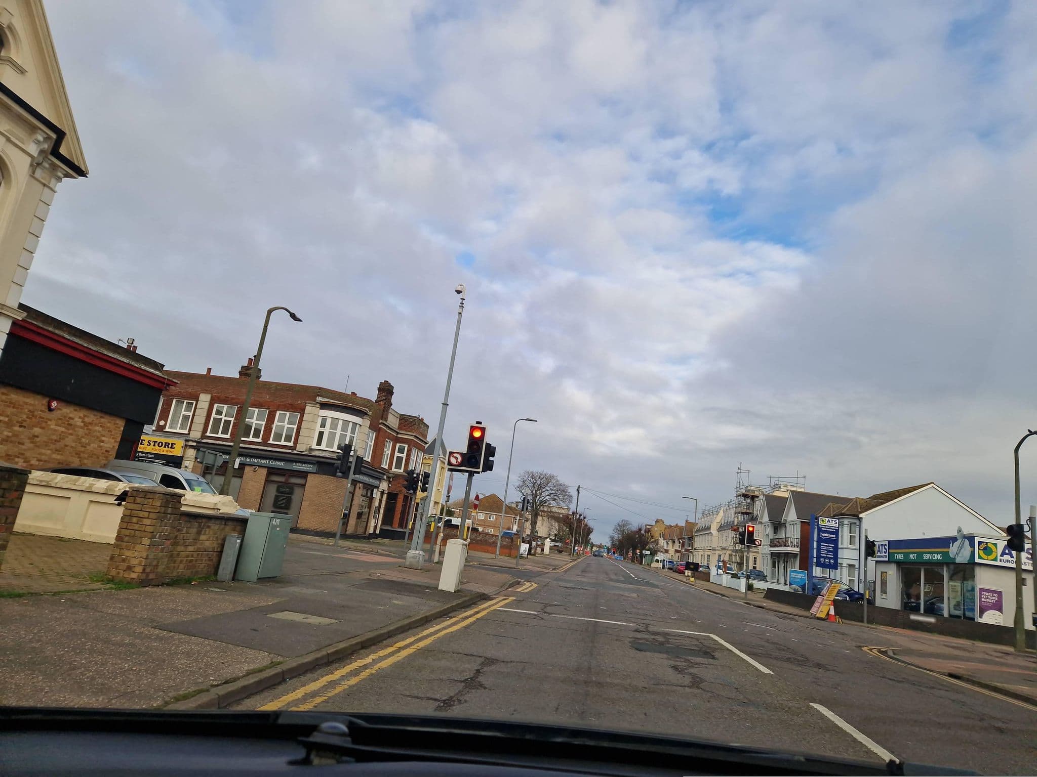 Street view near Grosvenor House Hotel, Clacton-on-Sea — © edloach (CC BY-SA · Mapillary)