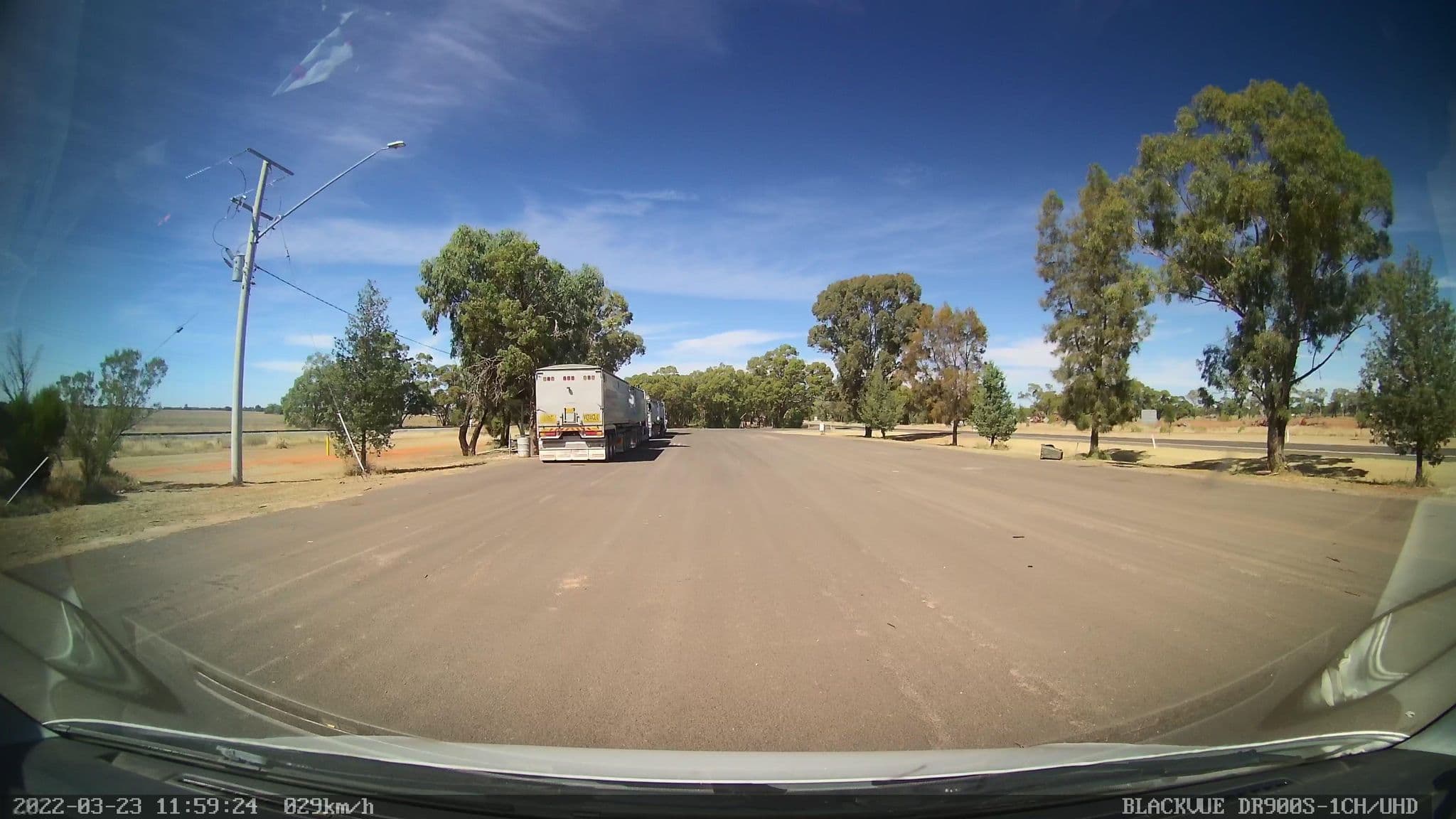 Street view near Hillston Rest Area, Hillston — © bob3bob3 (CC BY-SA · Mapillary)