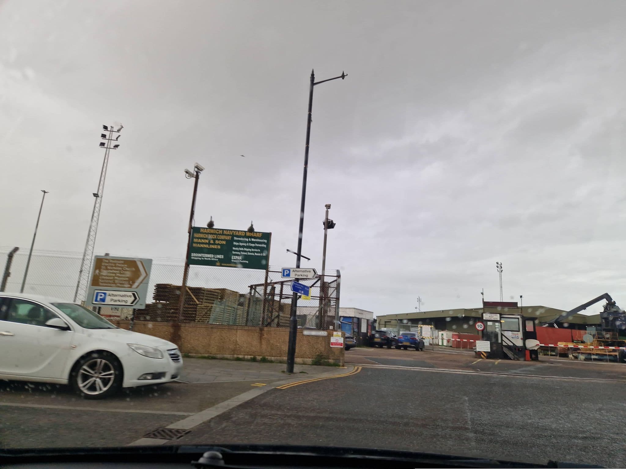 Street view near The Pier Hotel, Harwich — © edloach (CC BY-SA · Mapillary)