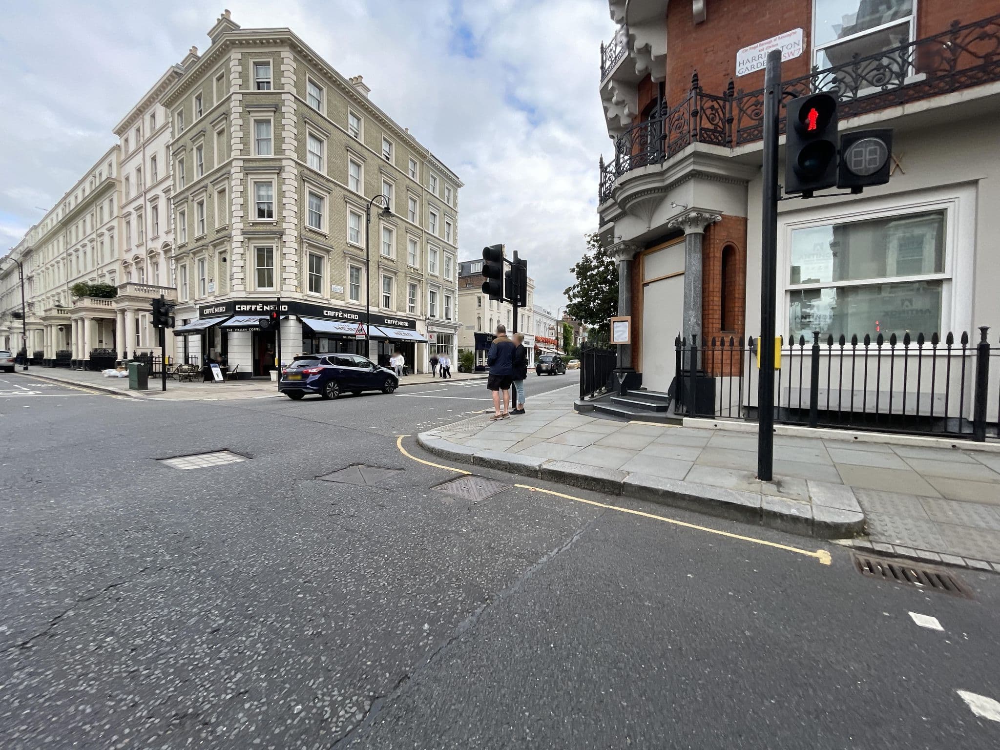 Street view near The Harrington, Chelsea — © asturksever (CC BY-SA · Mapillary)