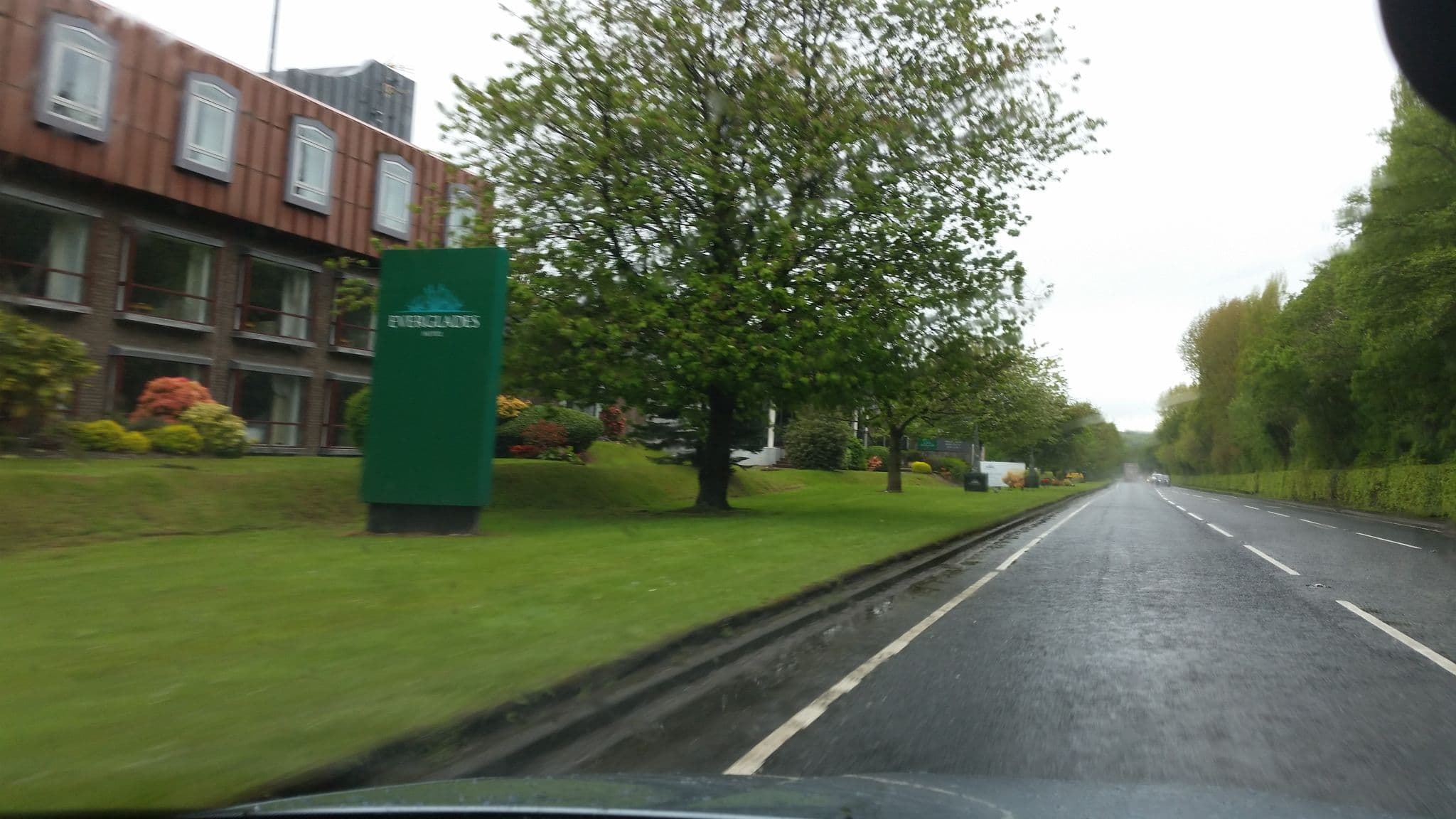 Street view near Everglades Hotel, Londonderry County Borough — © mcda (CC BY-SA · Mapillary)