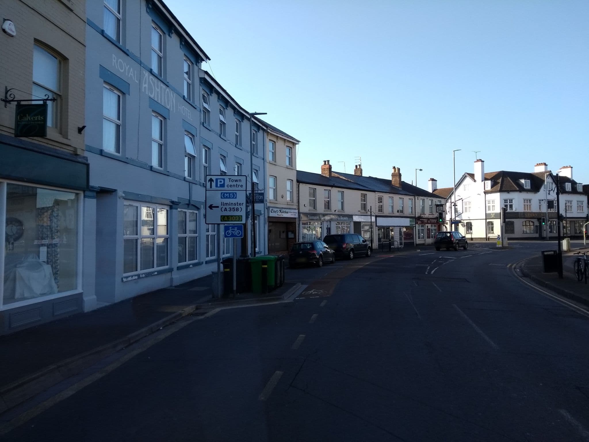 Street view near Royal Ashton Hotel, Taunton — © ukchris (CC BY-SA · Mapillary)