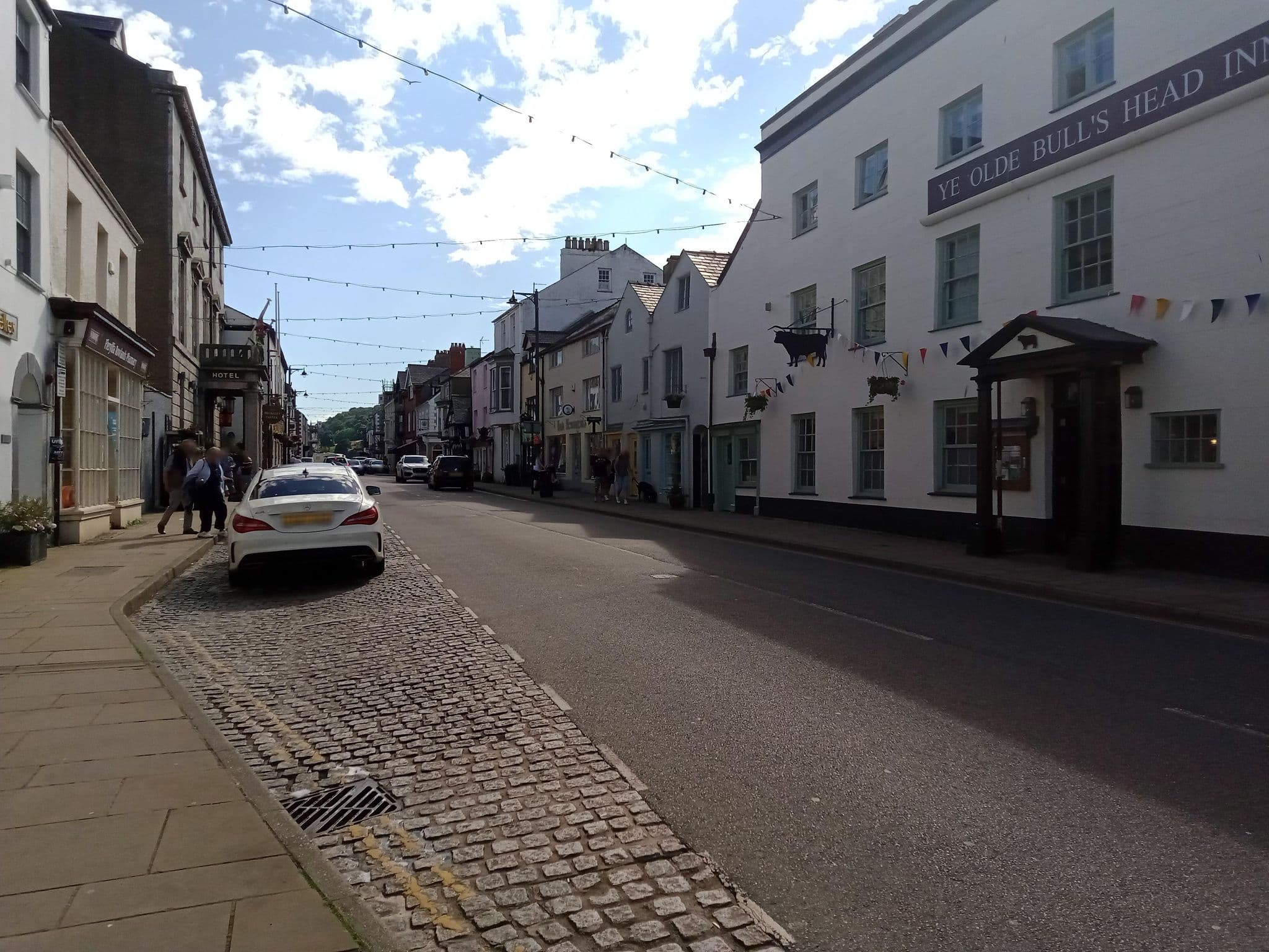 Street view near Gwesty'r Pen y Tarw / Olde Bull's Head, Beaumaris — © annekaro (CC BY-SA · Mapillary)