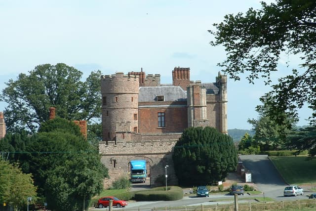 Rowton Castle (via Wikimedia Commons, CC BY-SA 2.0)