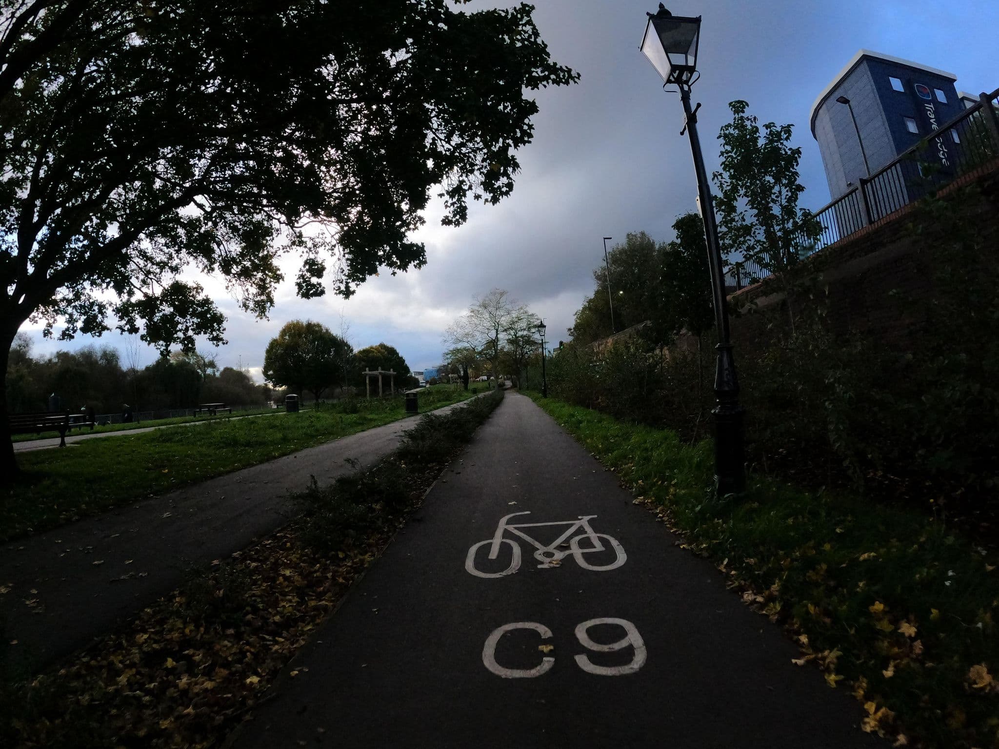Street view near Travelodge, Kew — © milhouse (CC BY-SA · Mapillary)