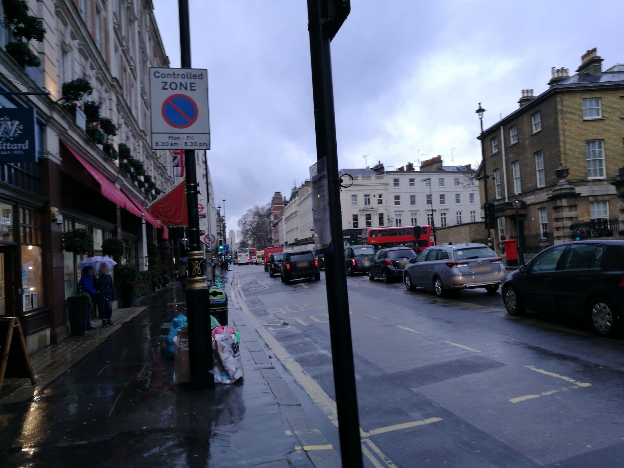 Street view near The Rubens at the Palace, City of Westminster — © rsandu (CC BY-SA · Mapillary)