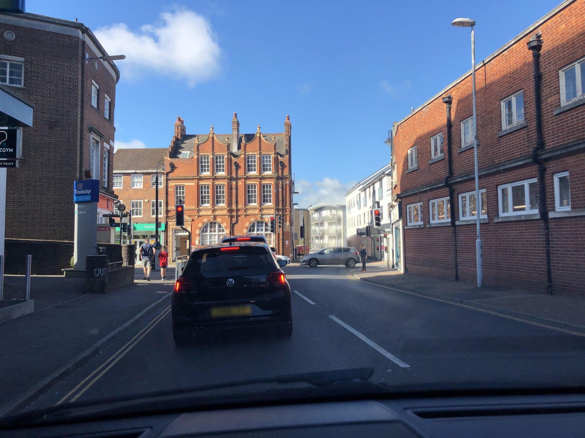 Street view near Travelodge, East Grinstead — © laye (CC BY-SA · Mapillary)