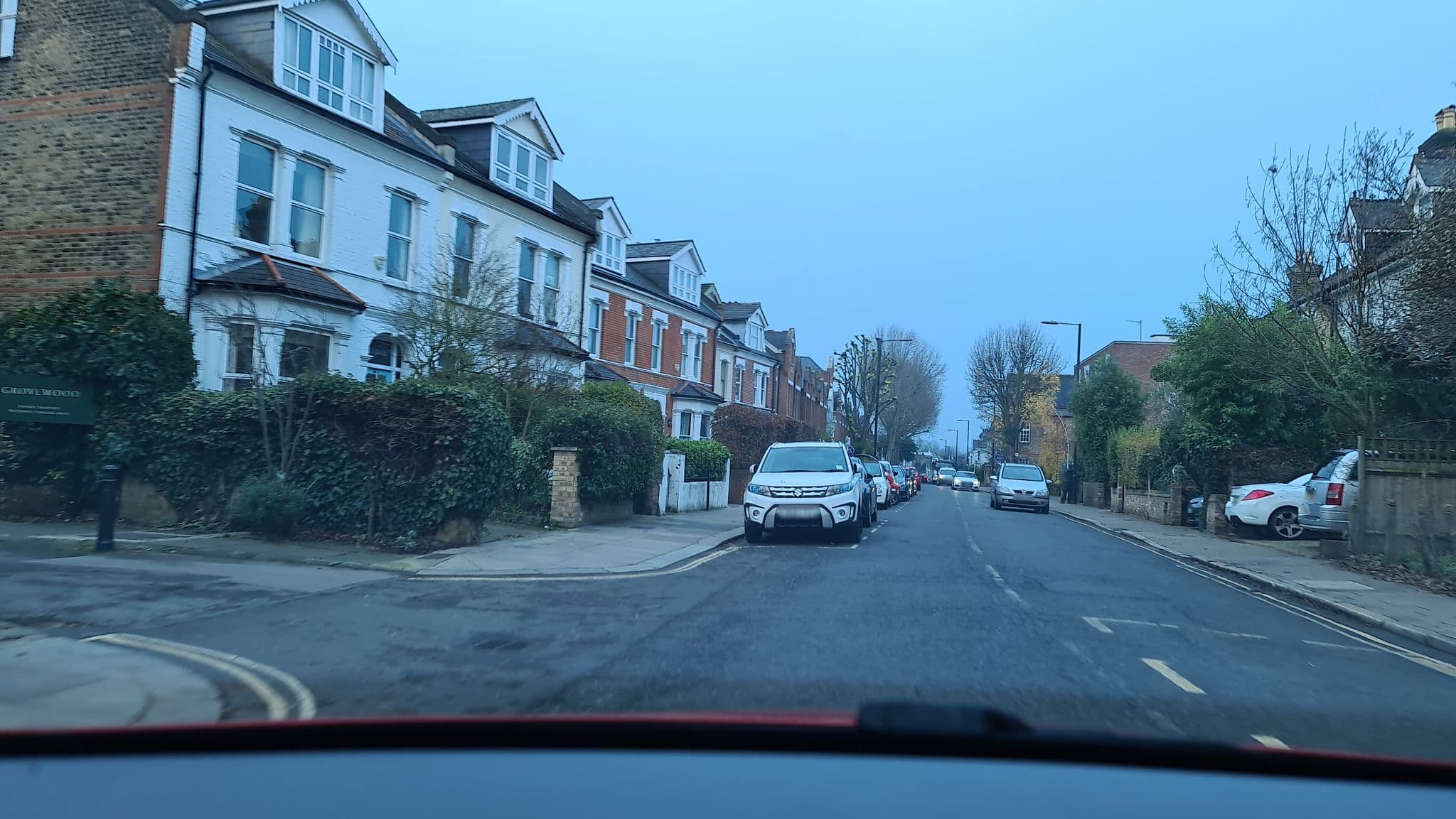 Street view near Kew Gardens Hotel, Kew — © alexanderar (CC BY-SA · Mapillary)