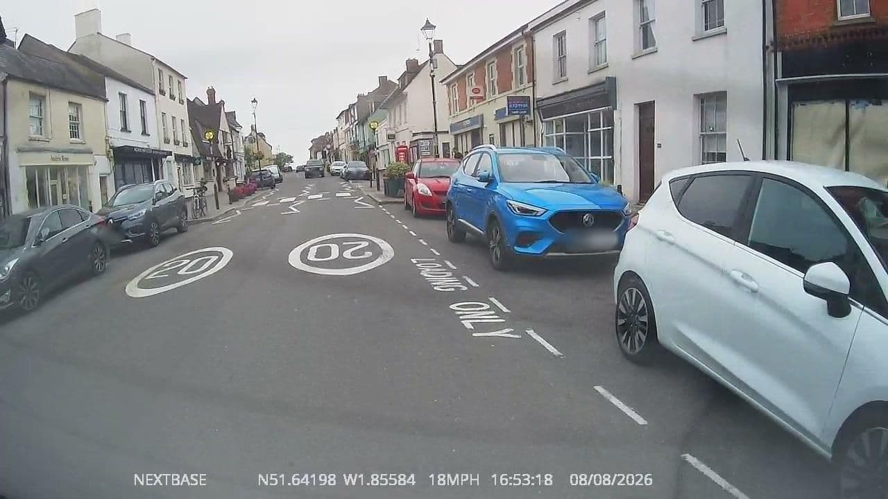 Street view near The White Hart Hotel, Cricklade — © OrangeHurst97 (CC BY-SA · Mapillary)