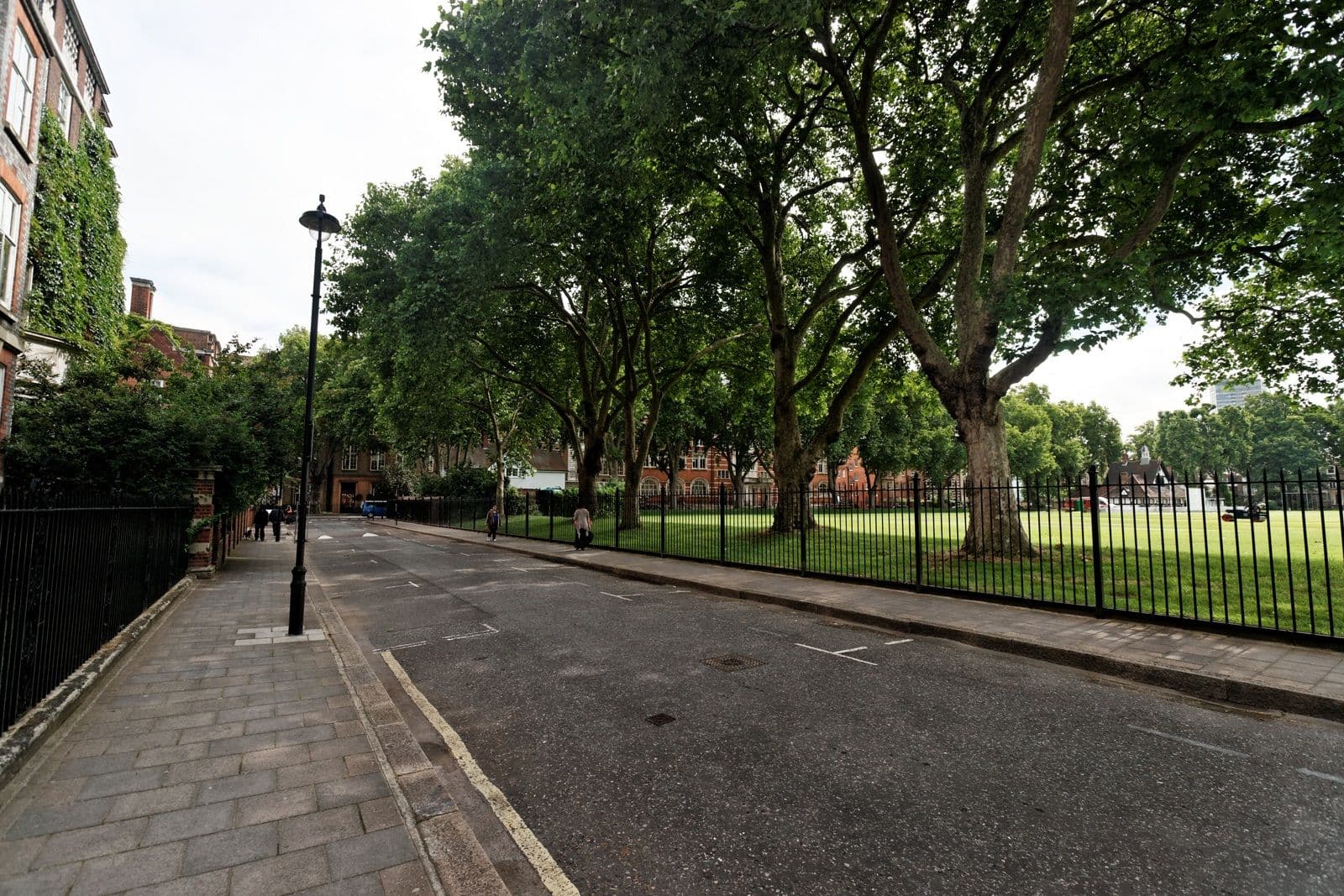 Street view near The Grange Rochester Hotel, Vincent Square — © txllxt (CC BY-SA · Mapillary)