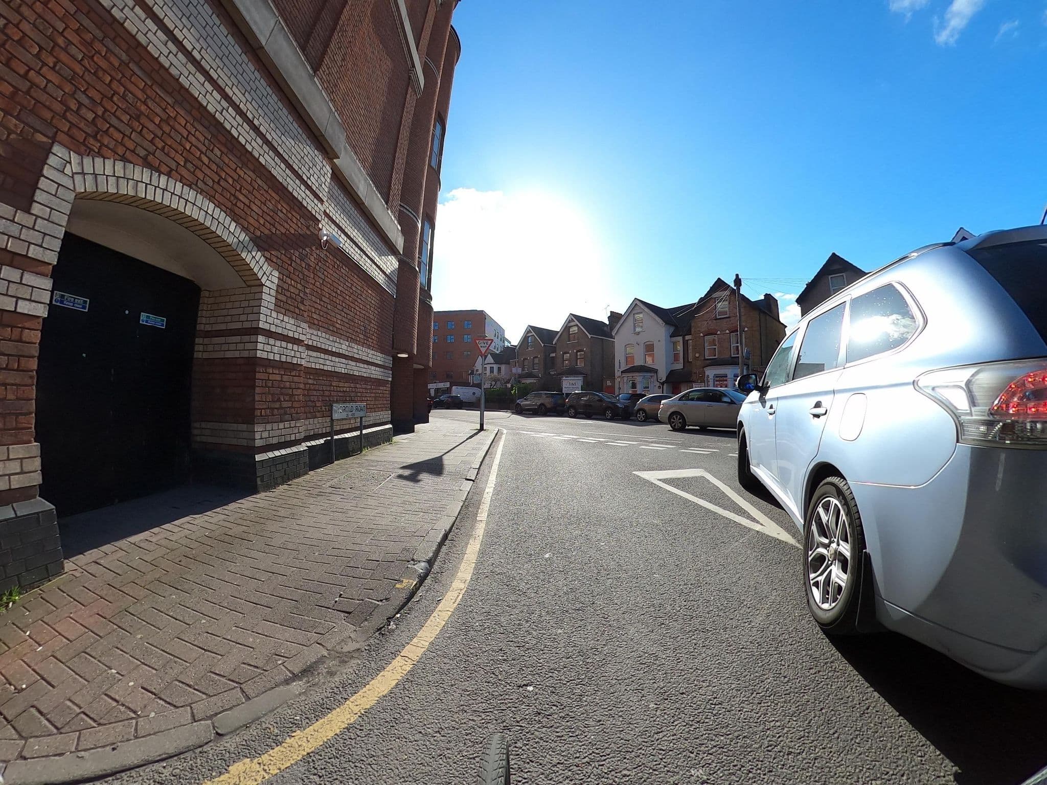 Street view near Mayfair Hotel, Ilford — © dankarran (CC BY-SA · Mapillary)