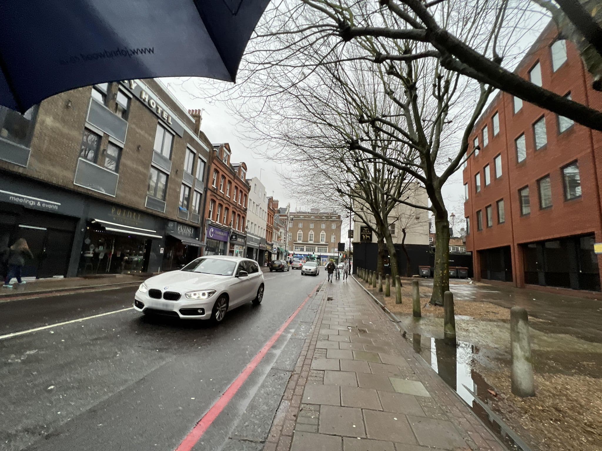 Street view near Putney Hotel, Putney — © modielnadi (CC BY-SA · Mapillary)