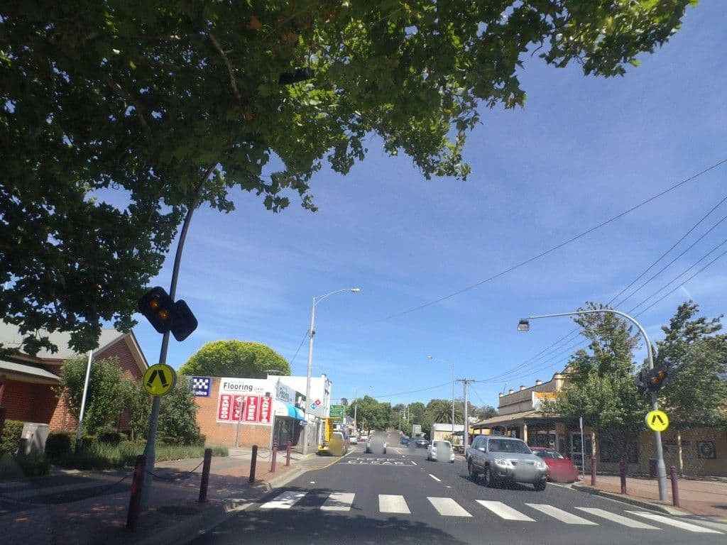 Street view near Court House Hotel, Bacchus Marsh — © mander (CC BY-SA · Mapillary)