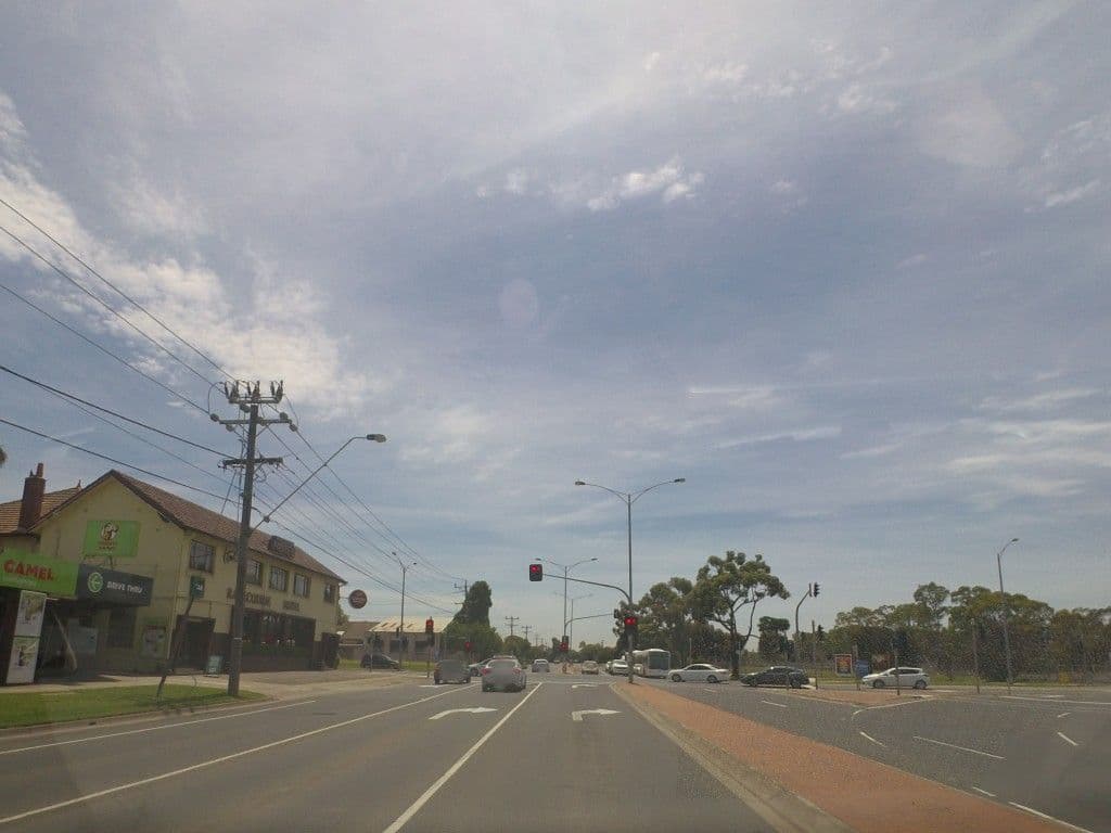Street view near Racecourse Hotel, Werribee — © mander (CC BY-SA · Mapillary)