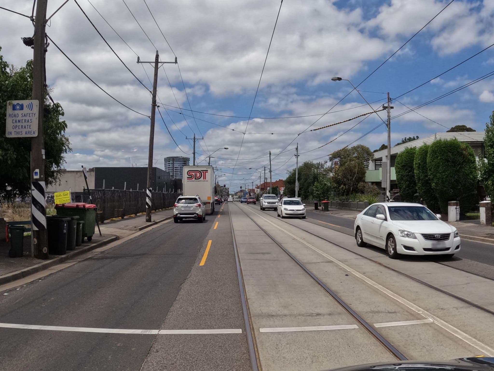 Street view near Coburg Motor Inn, Coburg North — © skillsy (CC BY-SA · Mapillary)