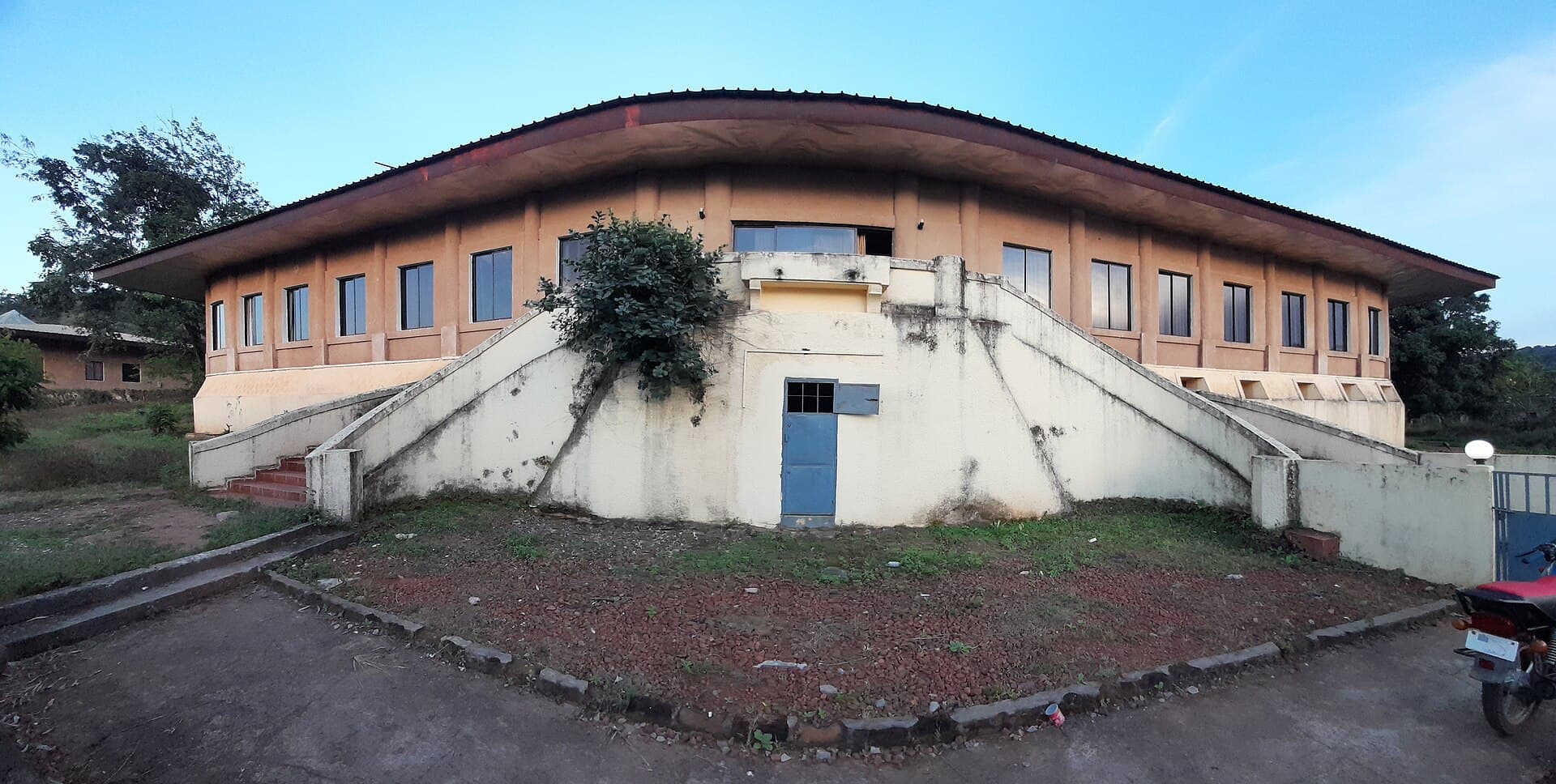 Hotel Du Fouta SIB (via Wikimedia Commons, CC BY-SA 4.0)