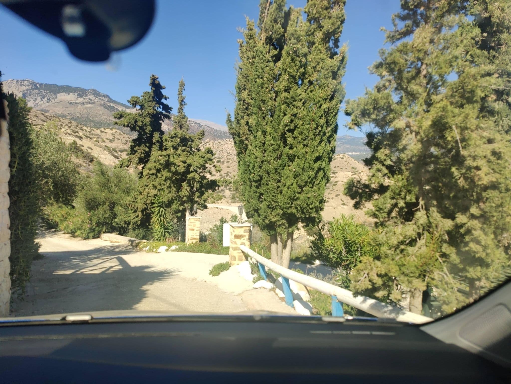 Street view near Mirtopolis Appartments, Néa Anatolí — © pelgrim (CC BY-SA · Mapillary)
