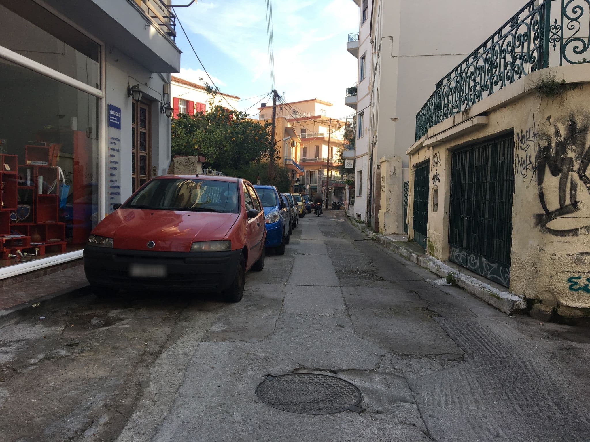 Street view near ΠΟΡΤΟ ΛΕΣΒΟΣ 2, Mytilene — © kapadanae (CC BY-SA · Mapillary)