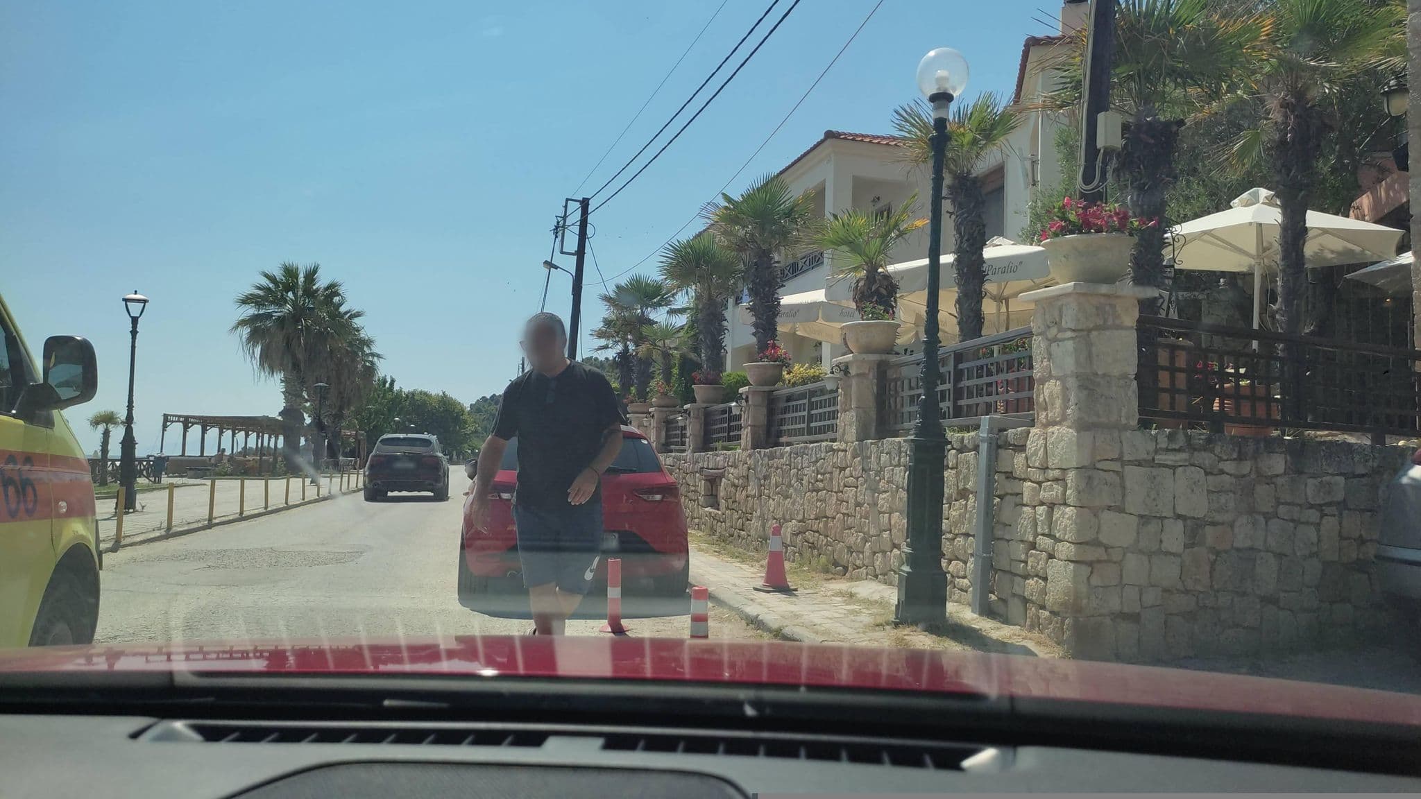 Street view near Paralio, Kassándreia — © neau (CC BY-SA · Mapillary)