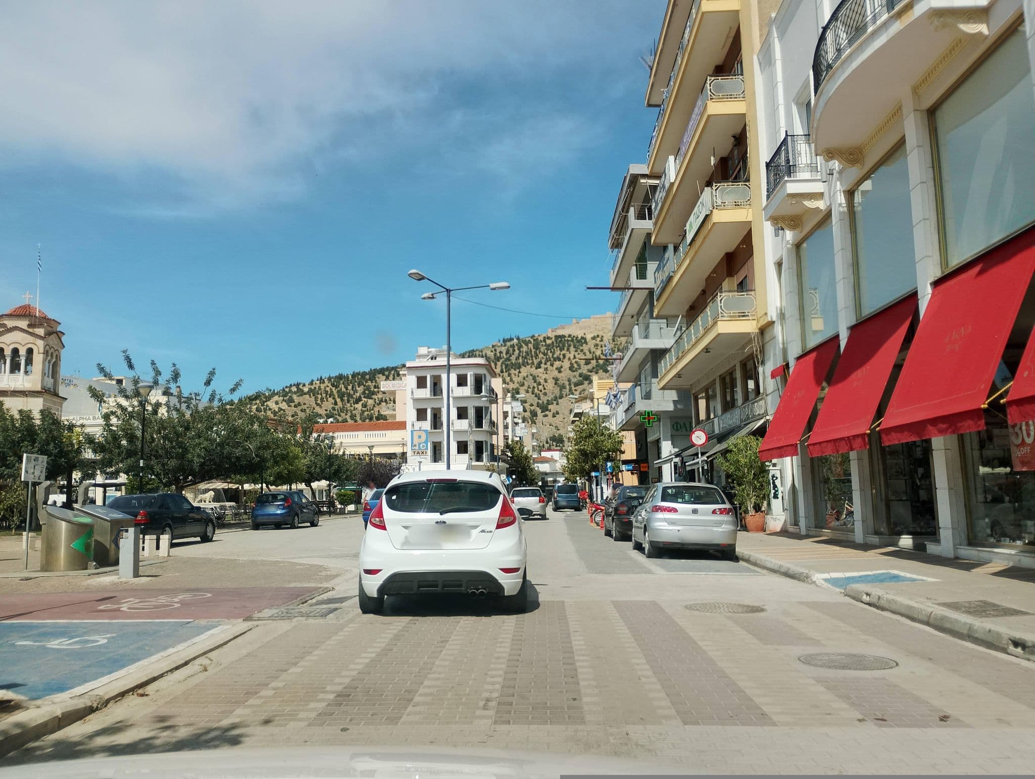 Street view near Hotel ΠΑΛΛΑΔΙΟΝ, Árgos — © George_210 (CC BY-SA · Mapillary)