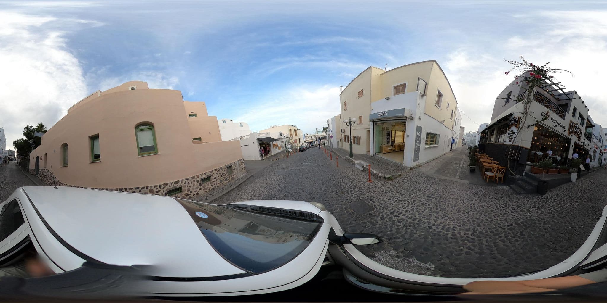 Street view near Pelican Hotel, Firá
