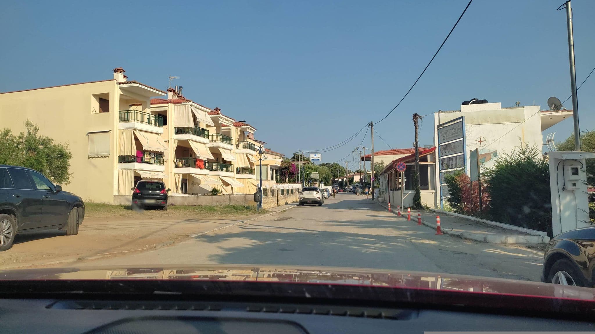 Street view near Coralli Holidays Apartments, Pefkochóri — © neau (CC BY-SA · Mapillary)