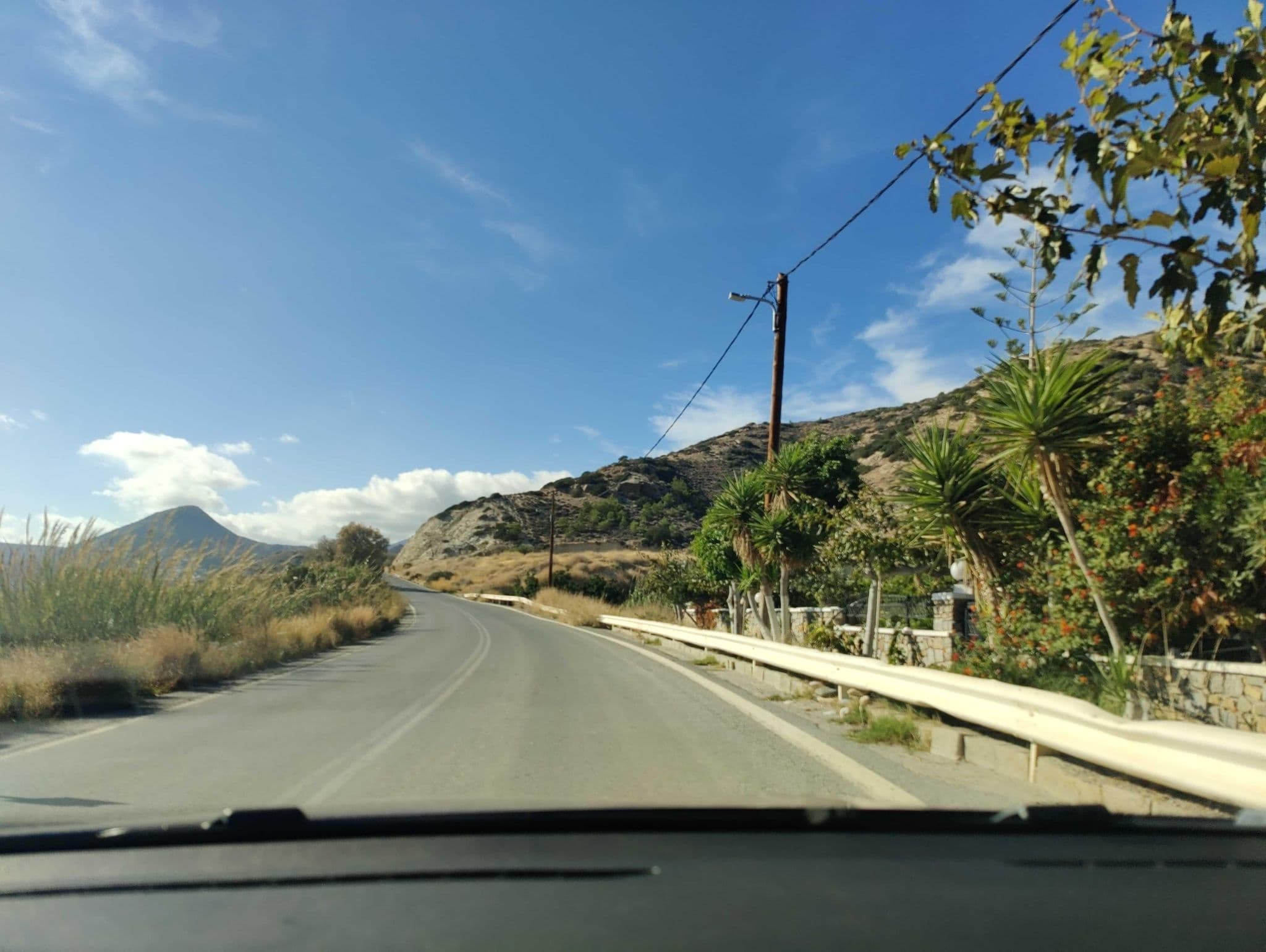 Street view near Sarikampos Beach, Néa Anatolí — © pelgrim (CC BY-SA · Mapillary)