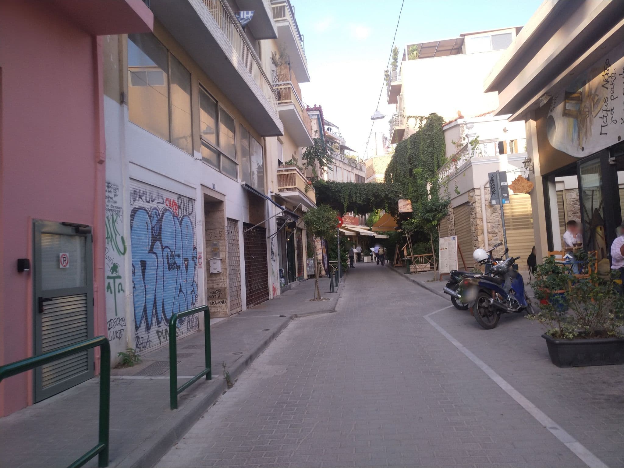 Street view near Flats & roof garden, Athens — © pablopita (CC BY-SA · Mapillary)