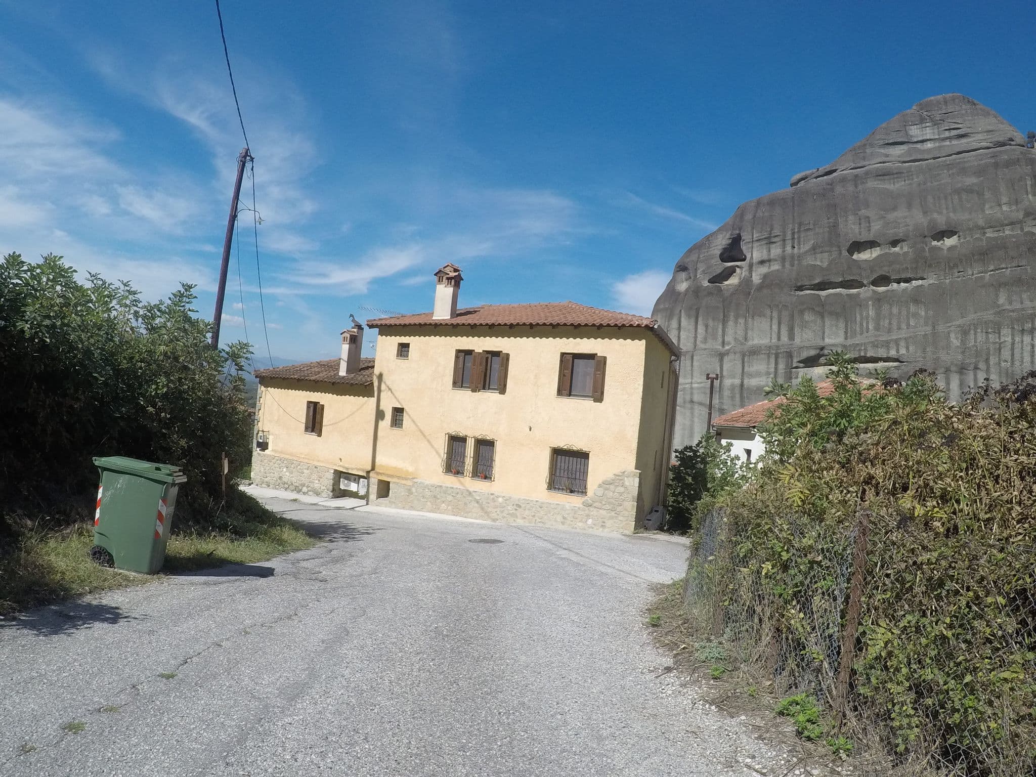 Street view near Petrino guesthouse, Kastráki — © chrisbeddow (CC BY-SA · Mapillary)