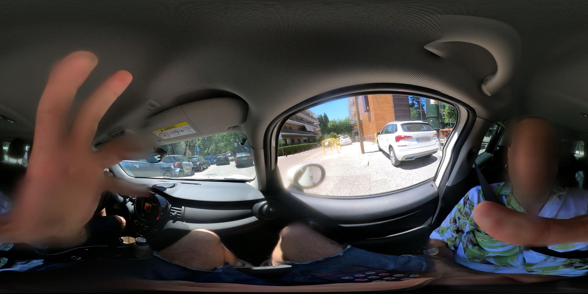 Street view near Hotel des Roses, Kifisiá — © cedionysis (CC BY-SA · Mapillary)