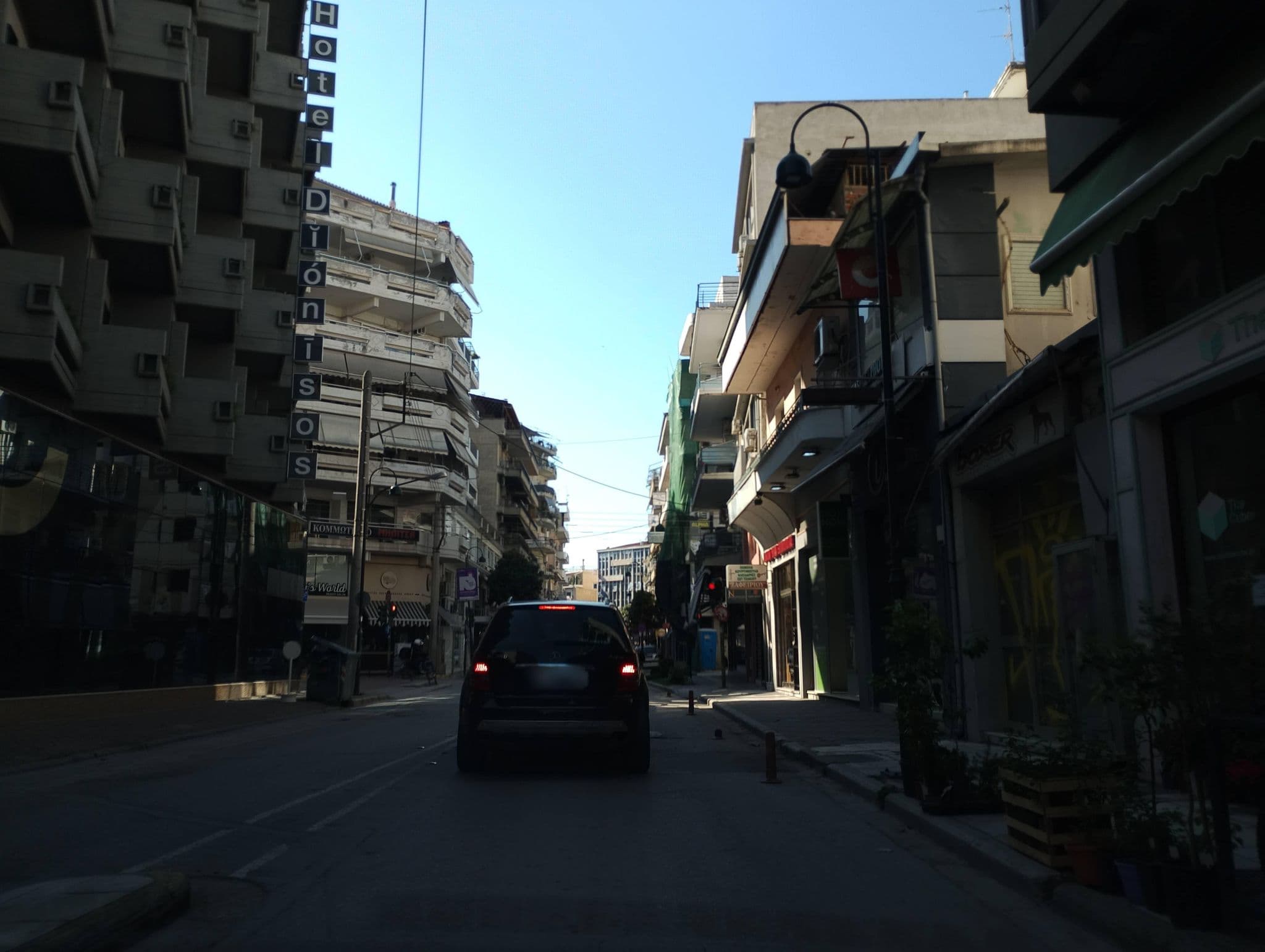 Street view near Dionissos Hotel, Lárisa — © George_210 (CC BY-SA · Mapillary)