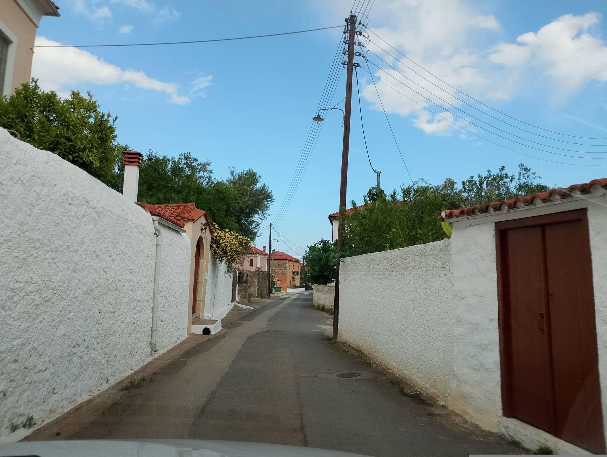Street view near Bella Vista, Leonídio — © George_210 (CC BY-SA · Mapillary)