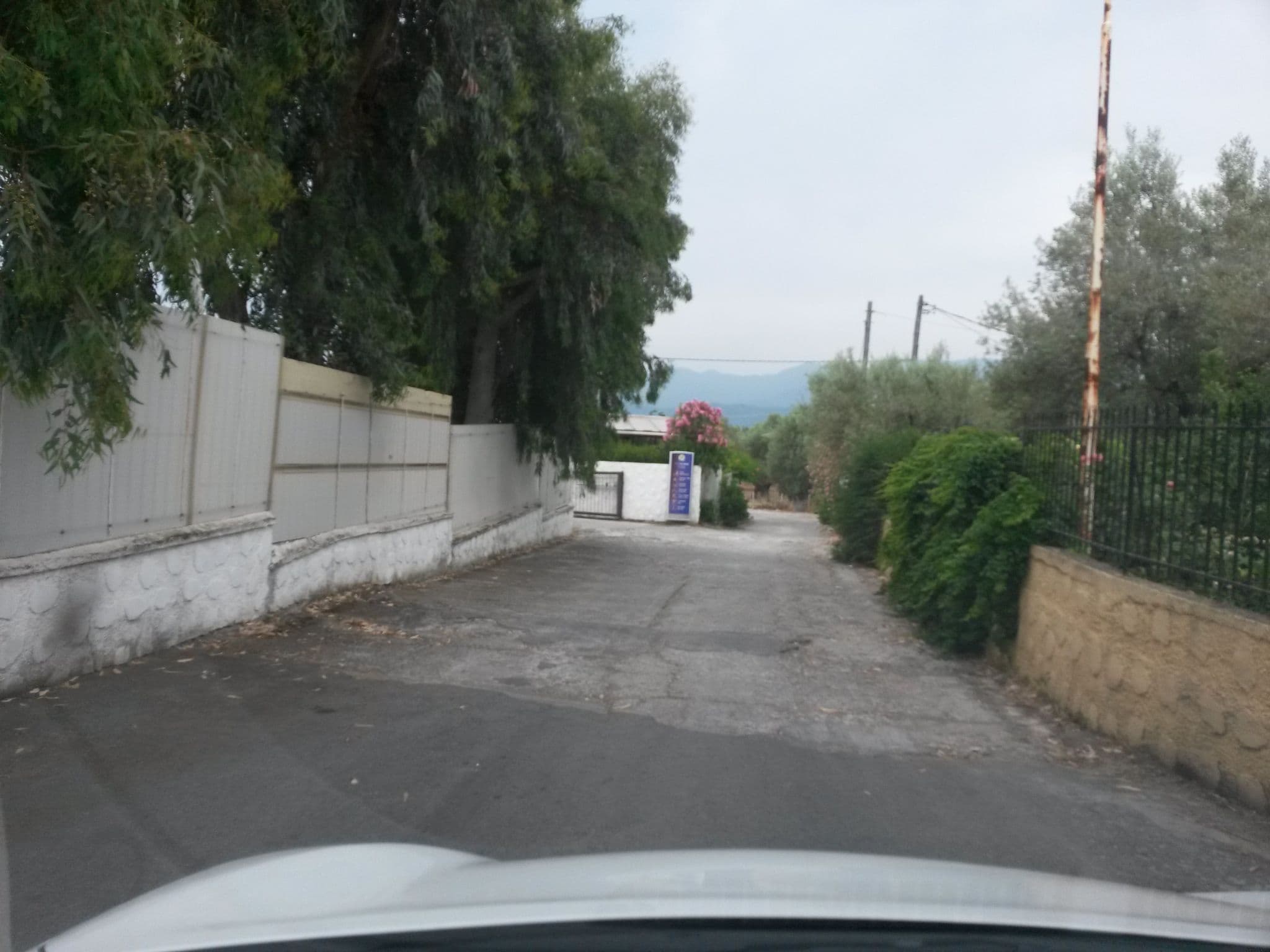 Street view near Silver Bay, Mória — © kay_d (CC BY-SA · Mapillary)